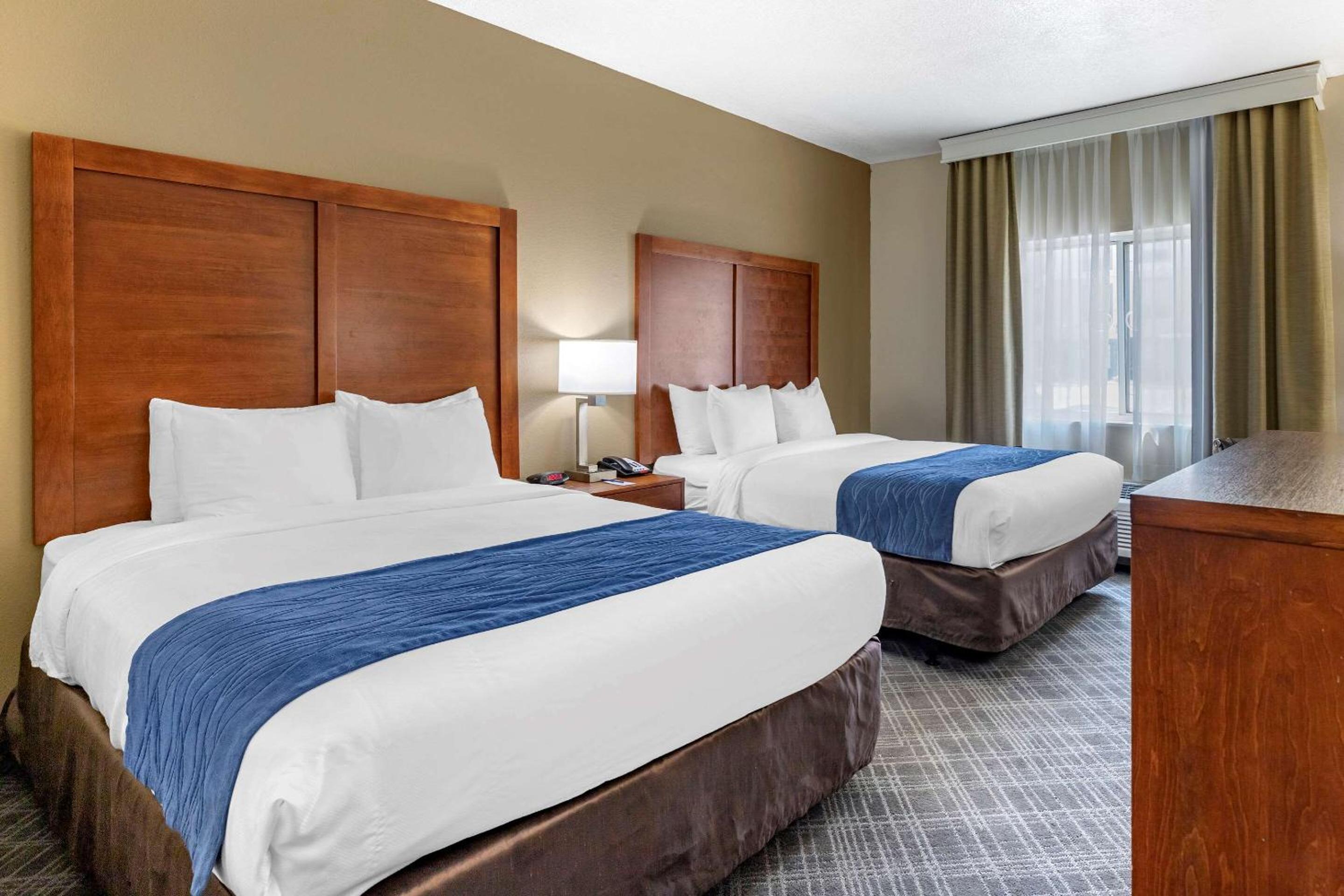 Queen Room with Two Queen Beds - Accessible/Non-Smoking - Photo 2