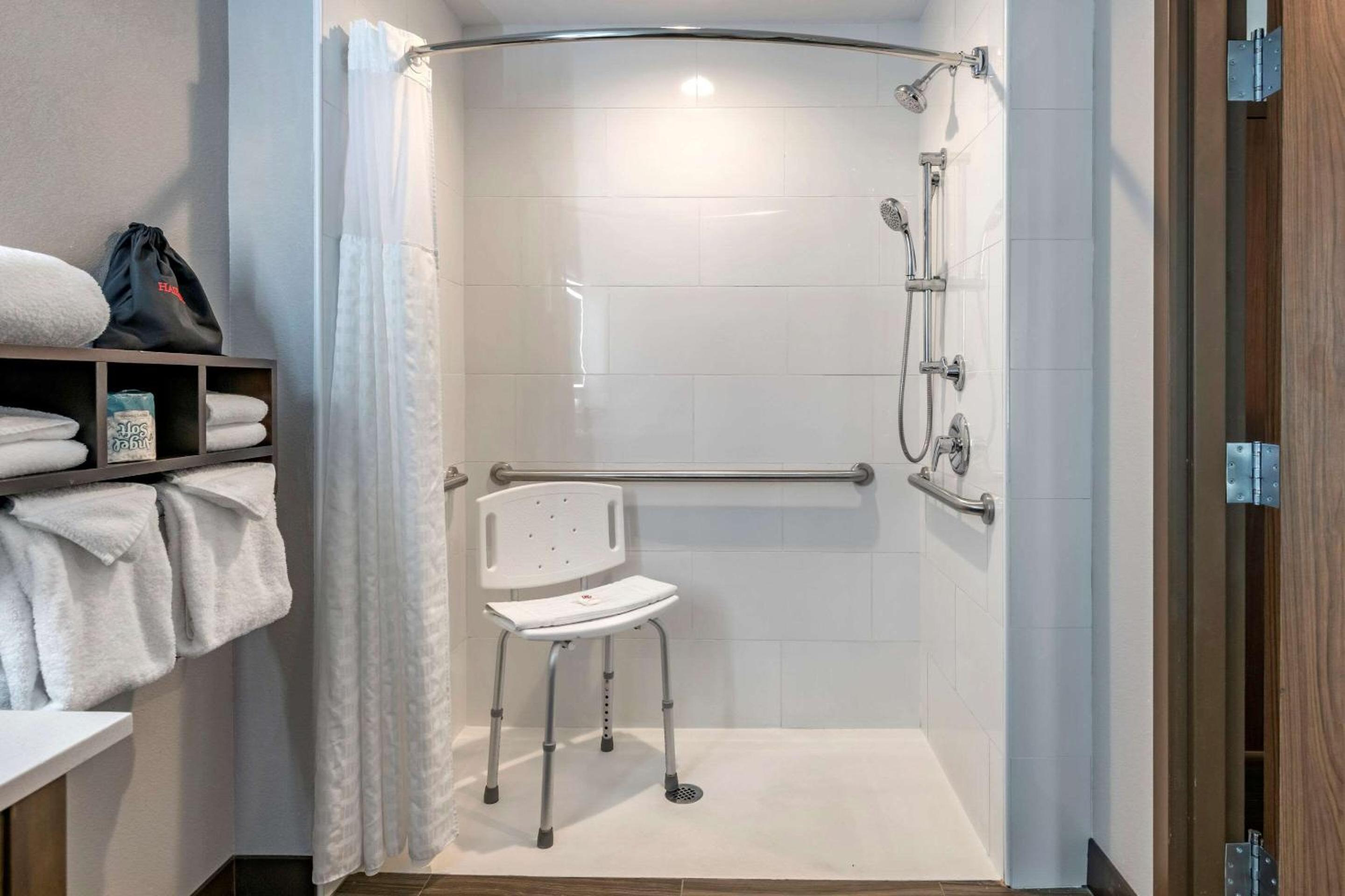 Suite with Two Queen Beds - Accessible/Non-Smoking photo 3