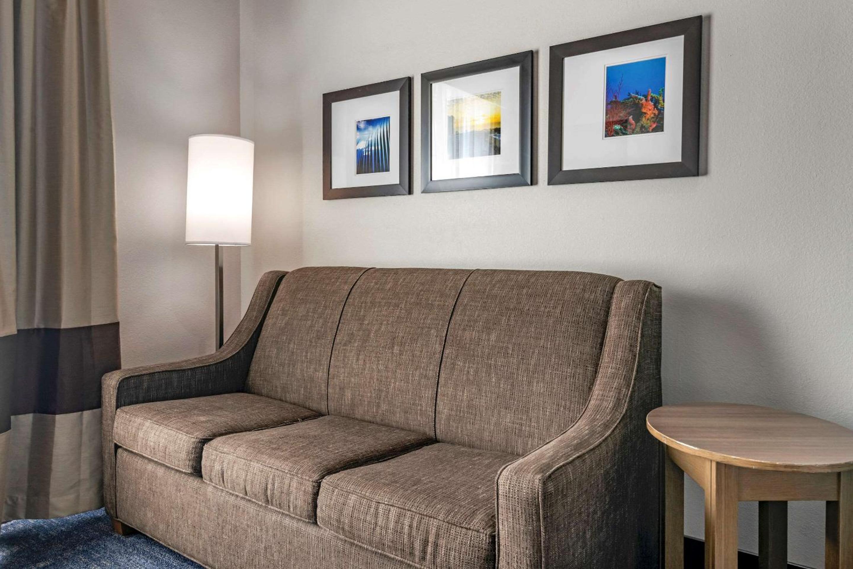 Suite with Two Queen Beds - Accessible/Non-Smoking photo 2