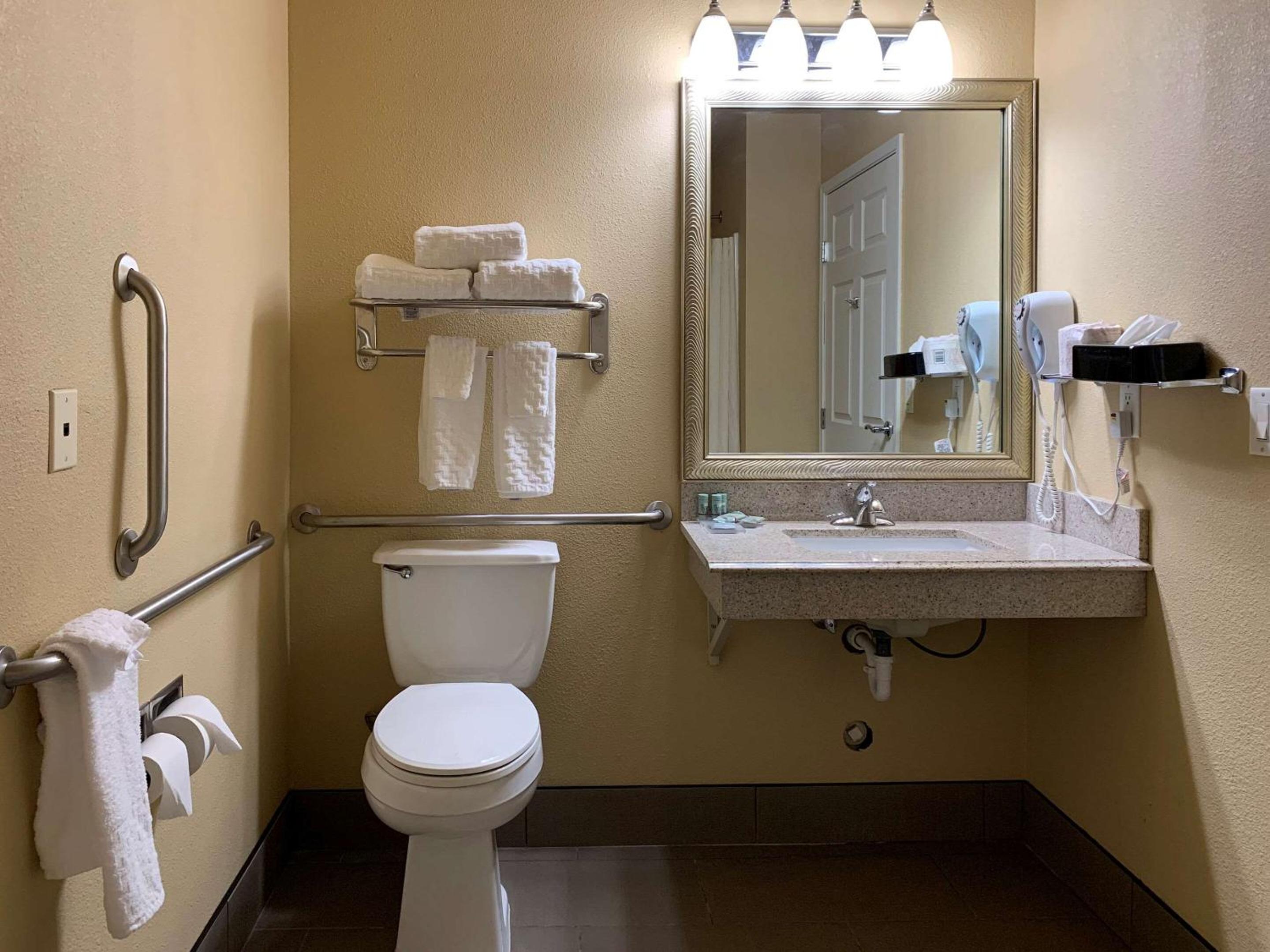King Room with Accessible Tub - Accessible/Non Smoking - Photo 2