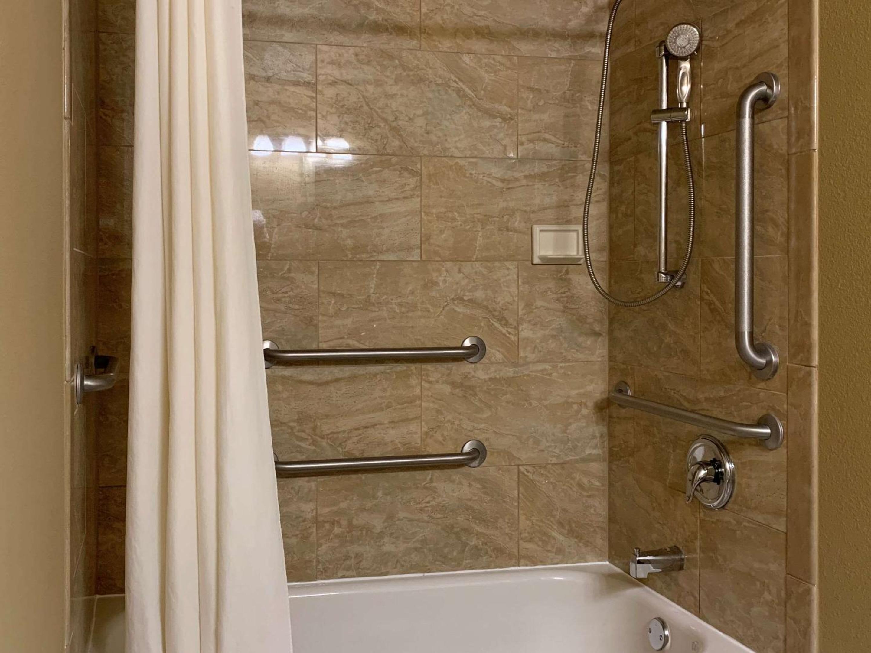 King Room with Accessible Tub - Accessible/Non Smoking - Photo 3
