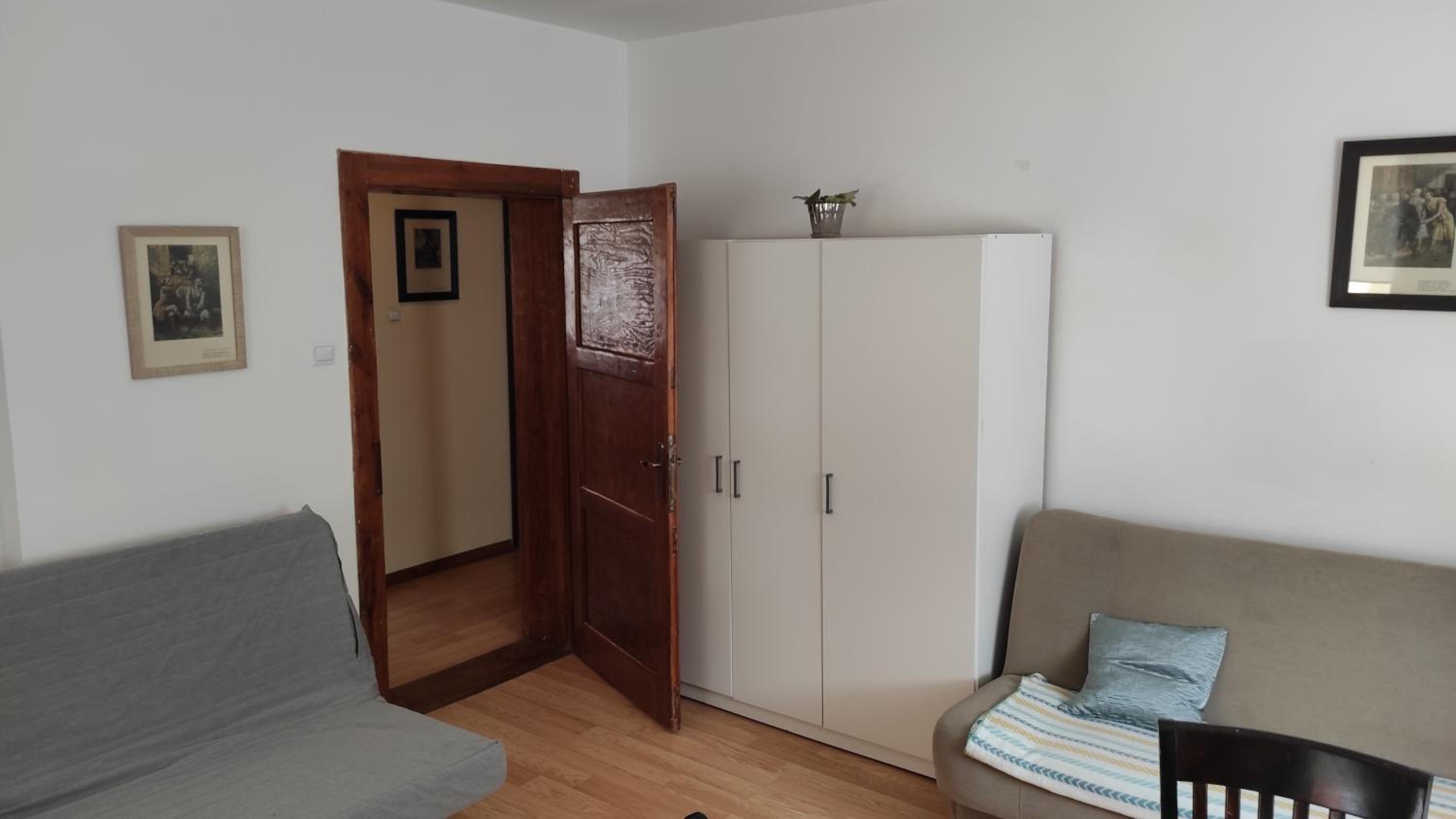 One-Bedroom Apartment - Photo 5