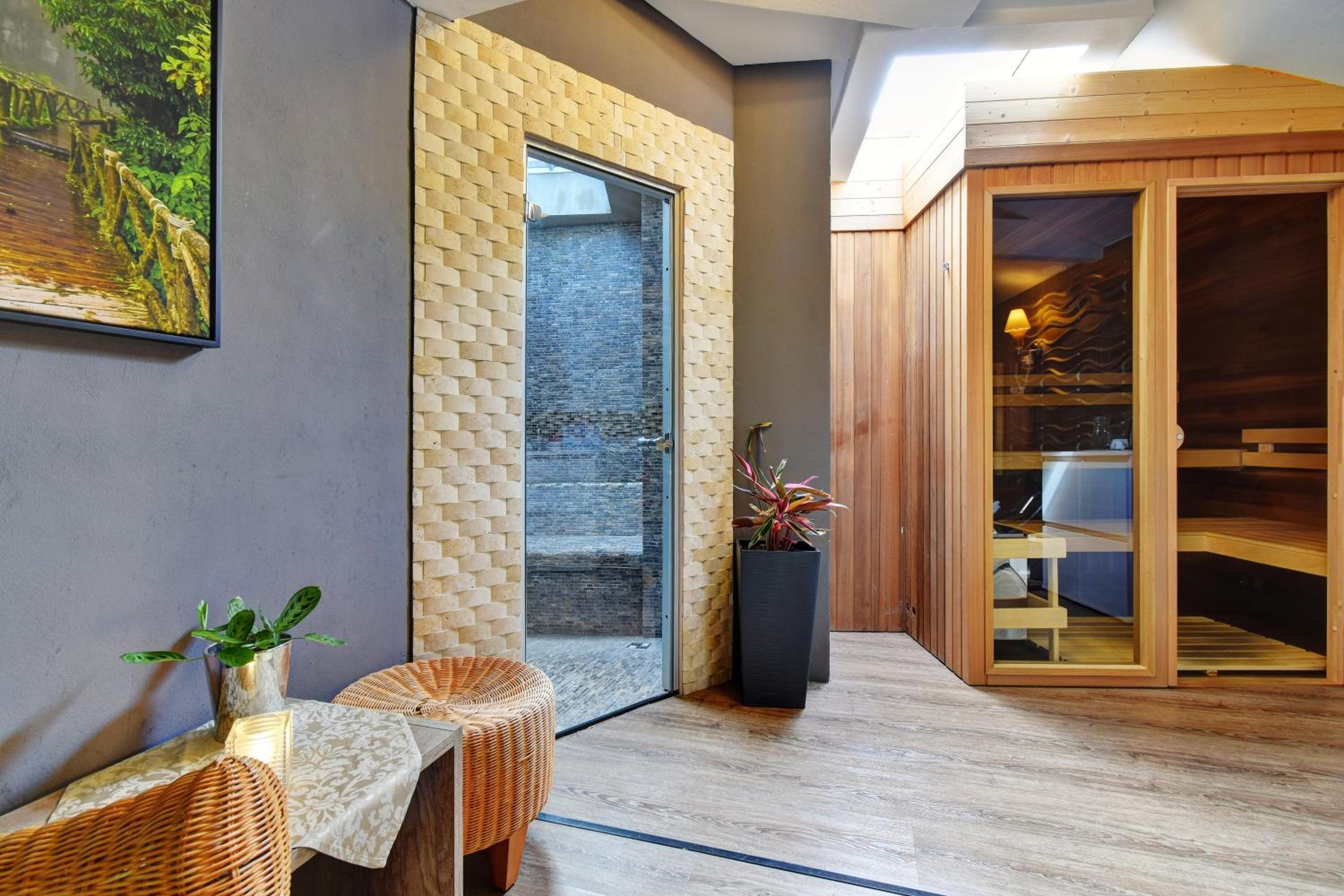 Superior Double or Twin Room with Free Mini-bar photo 3