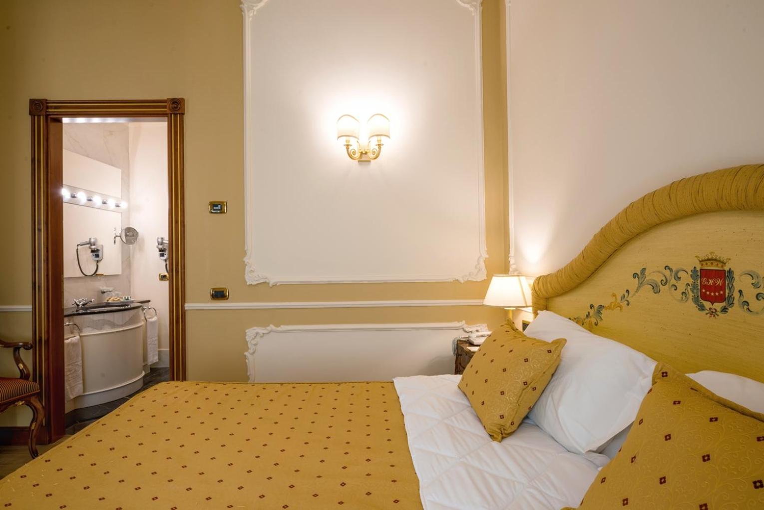 Junior Suite with Balcony thumbnail 5