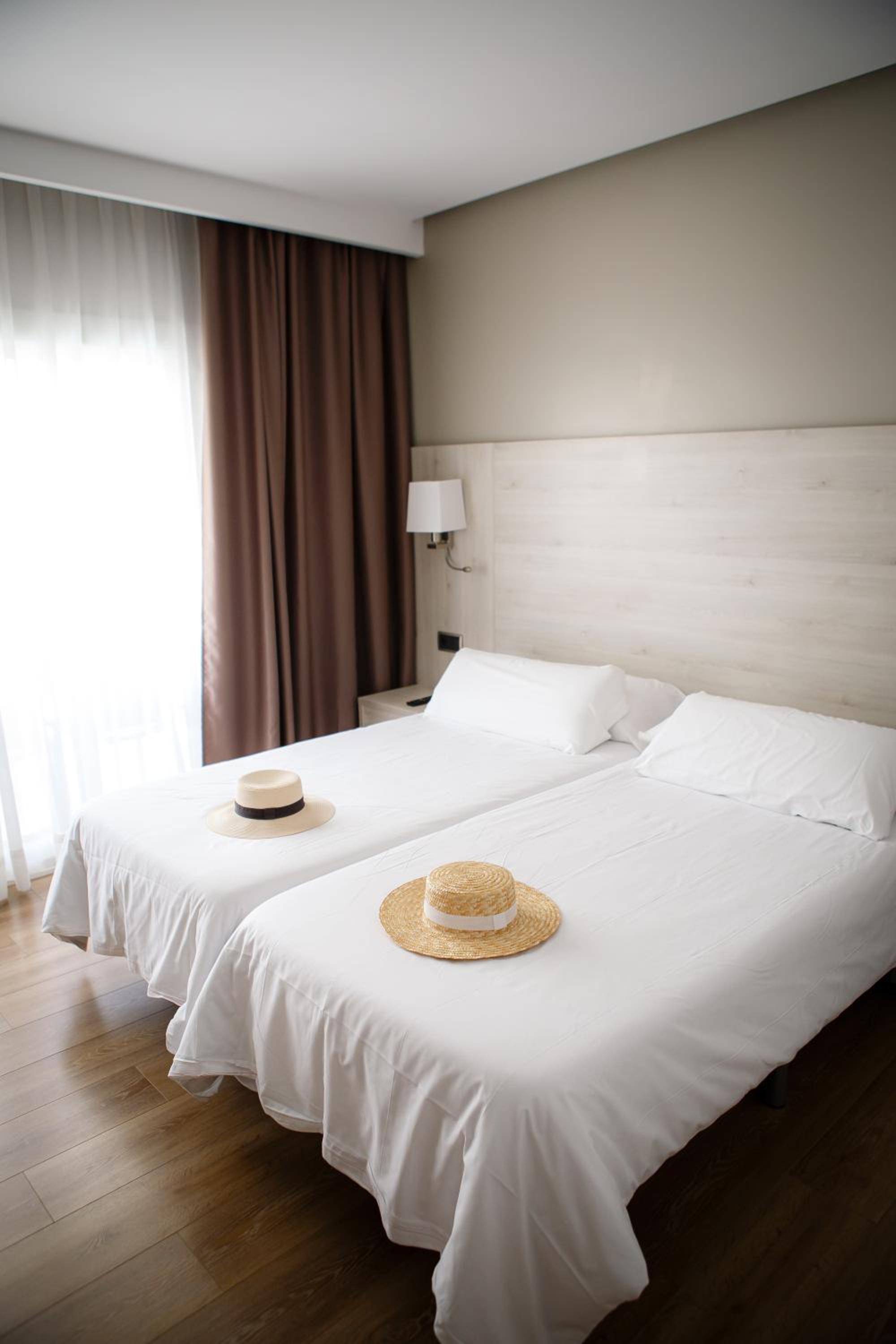 Double or Twin Room - Photo 2