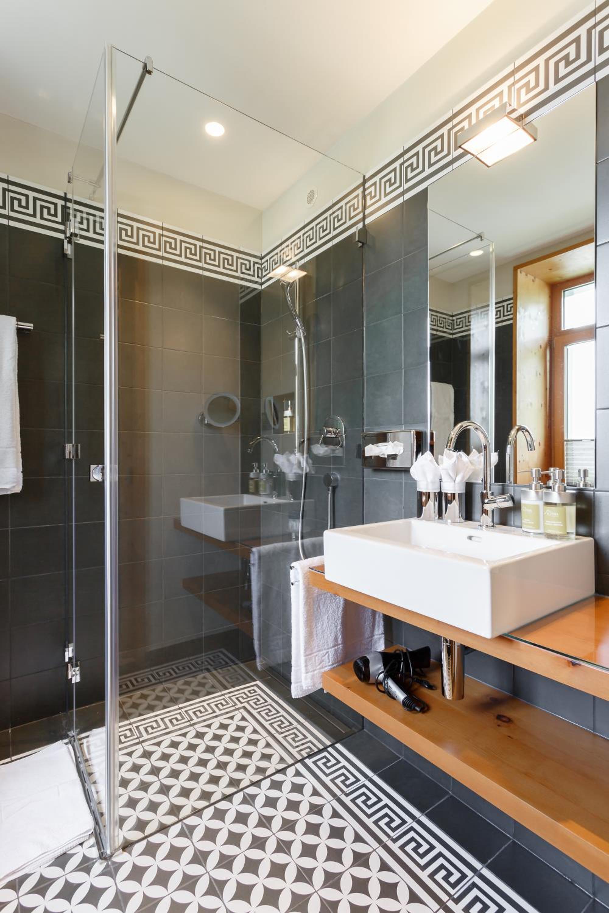 Deluxe Suite photo 2
