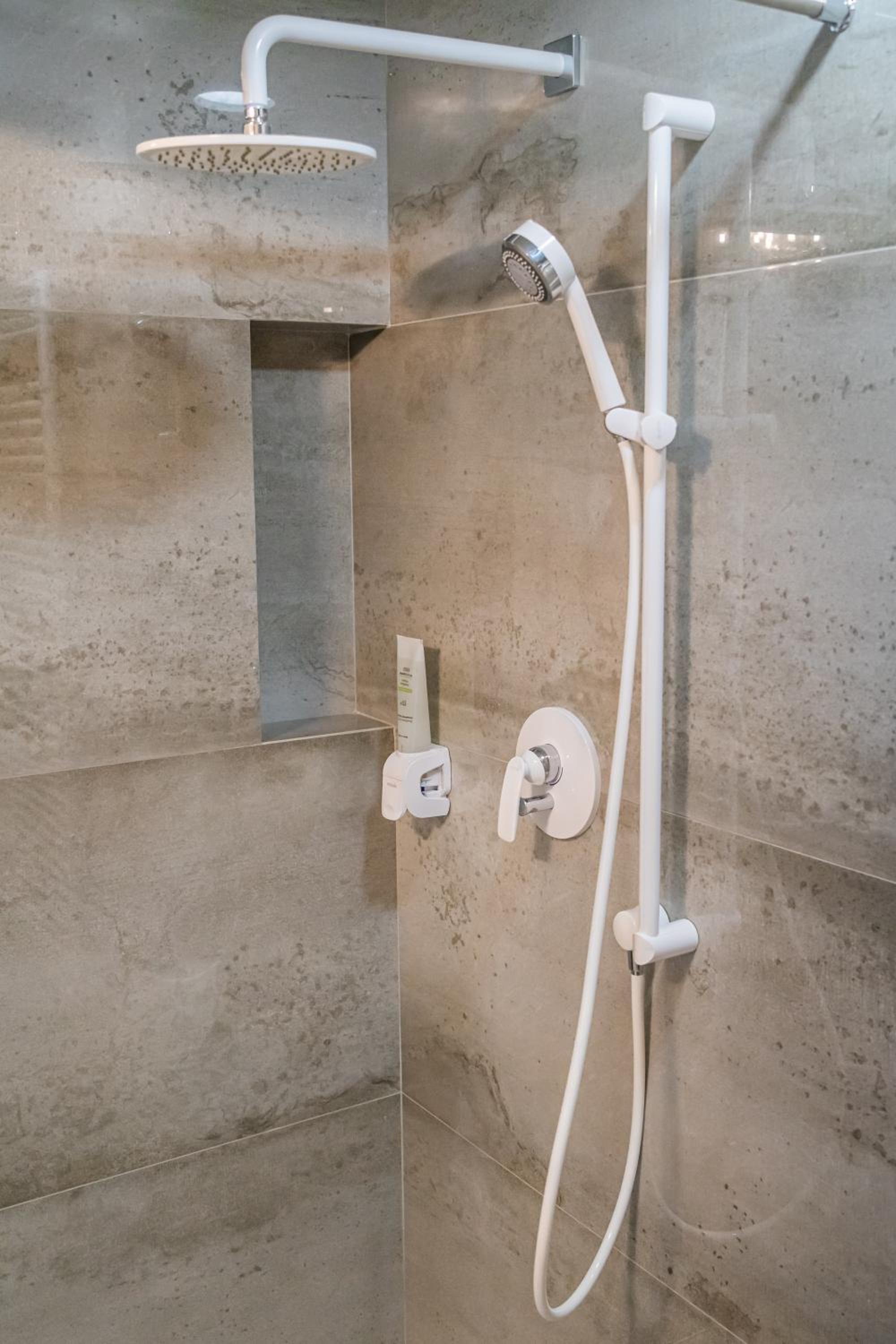 Superior Suite - Photo 5