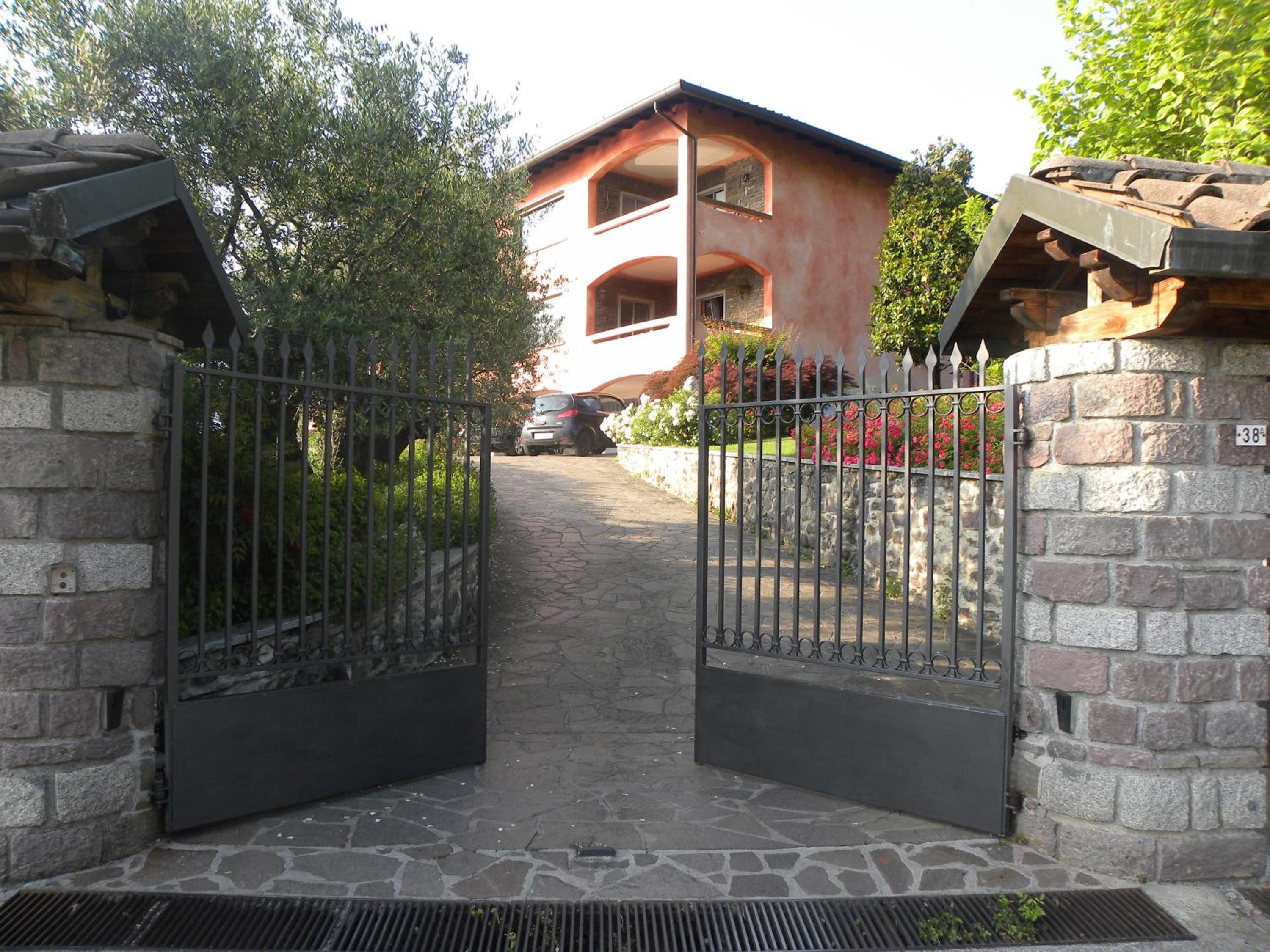 Three-Bedroom House photo 3