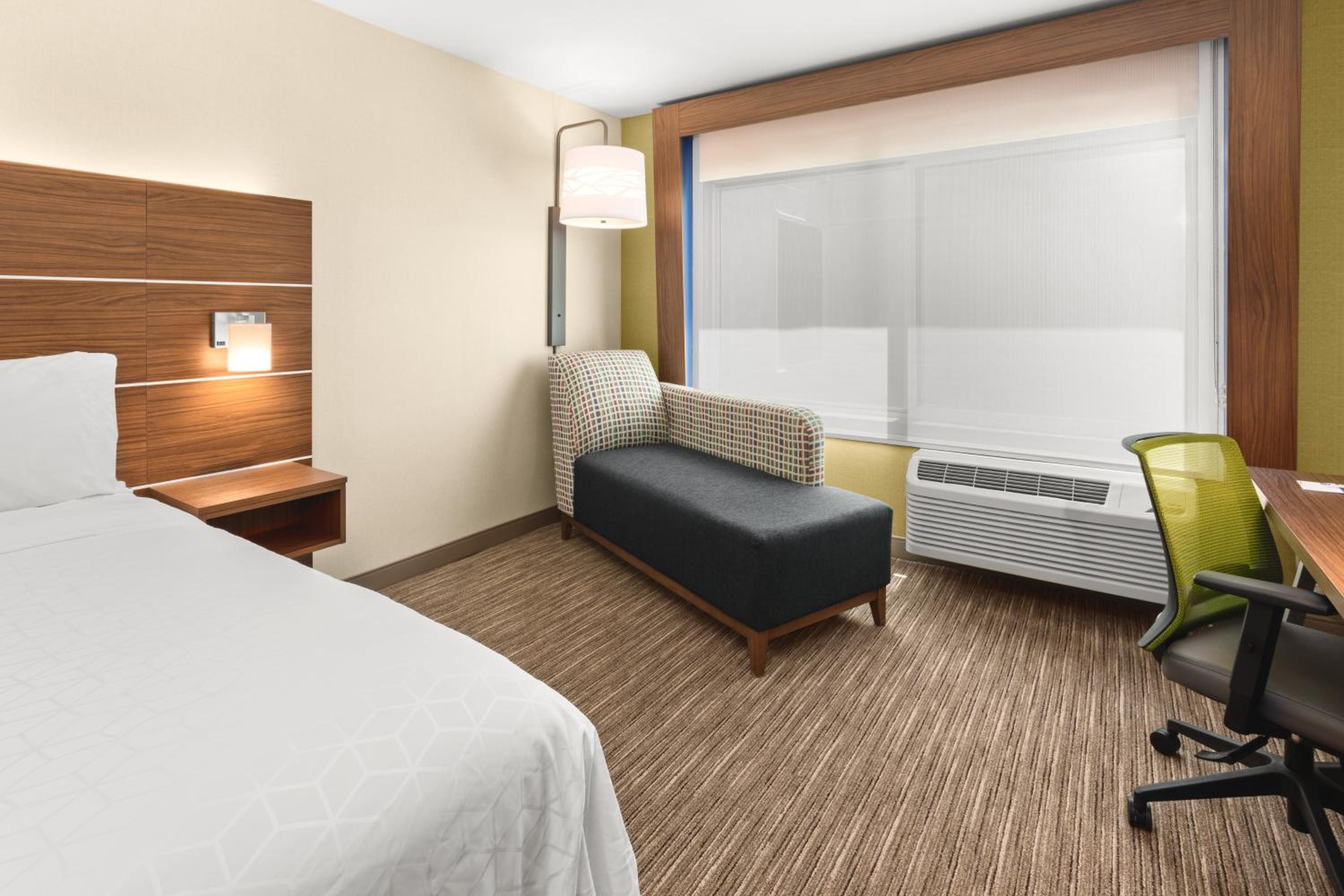 Standard King Room - Photo 4