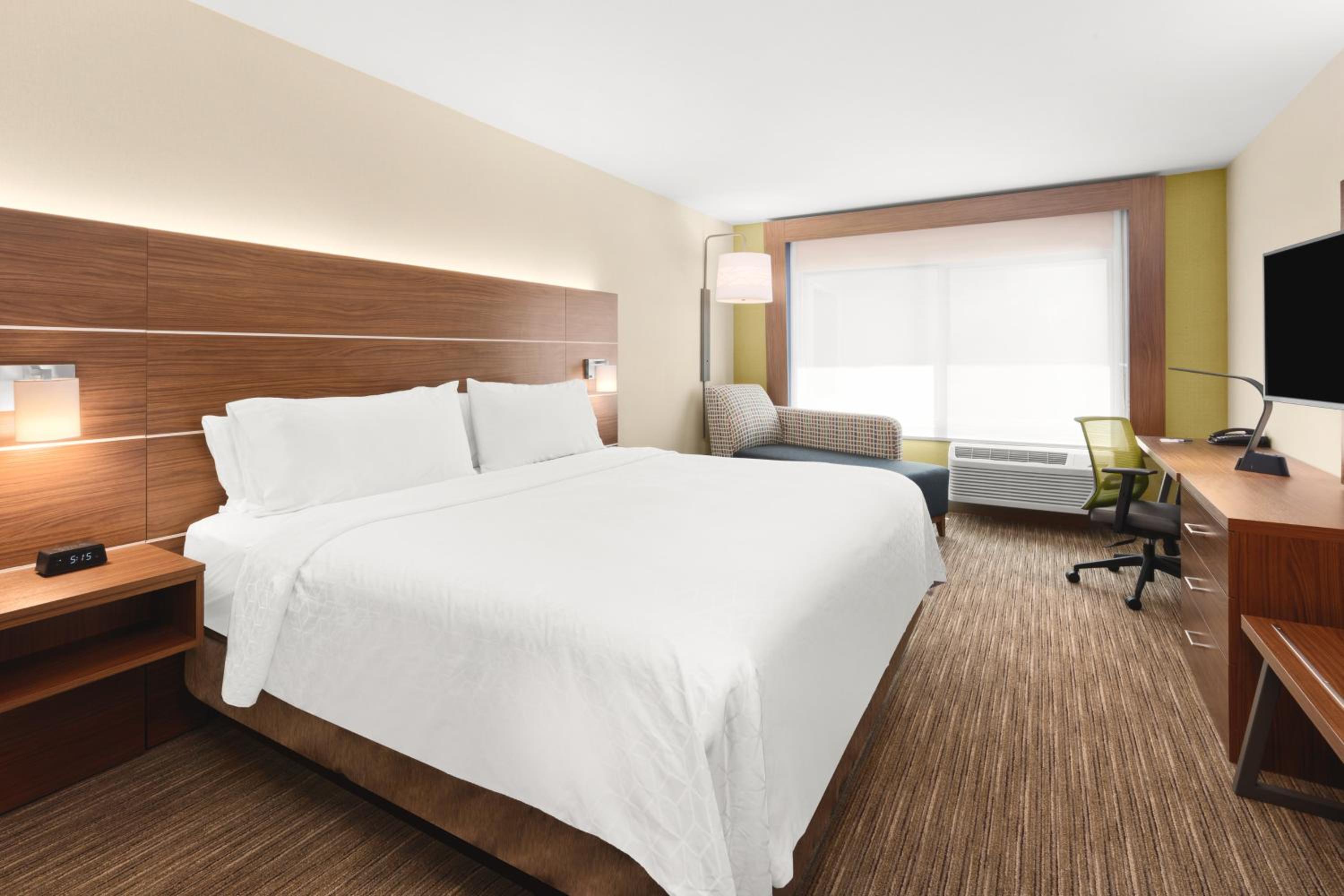 Standard King Room - Photo 5