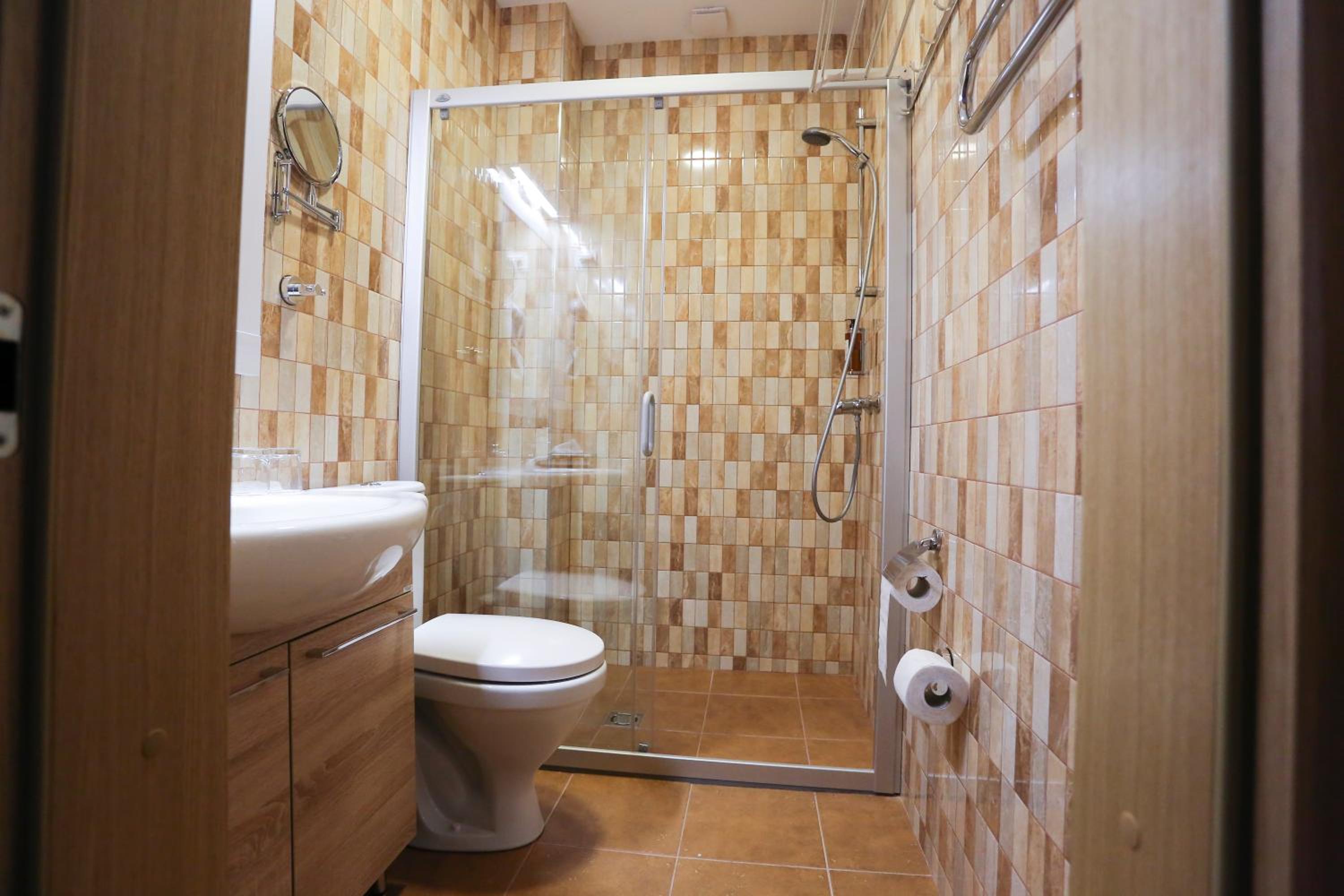 Double or Twin Room - Photo 4