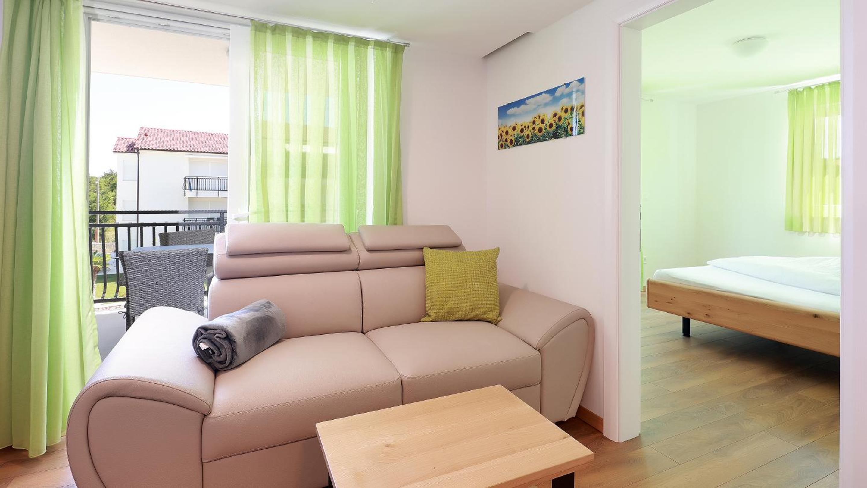 Apartment with Pool View ****