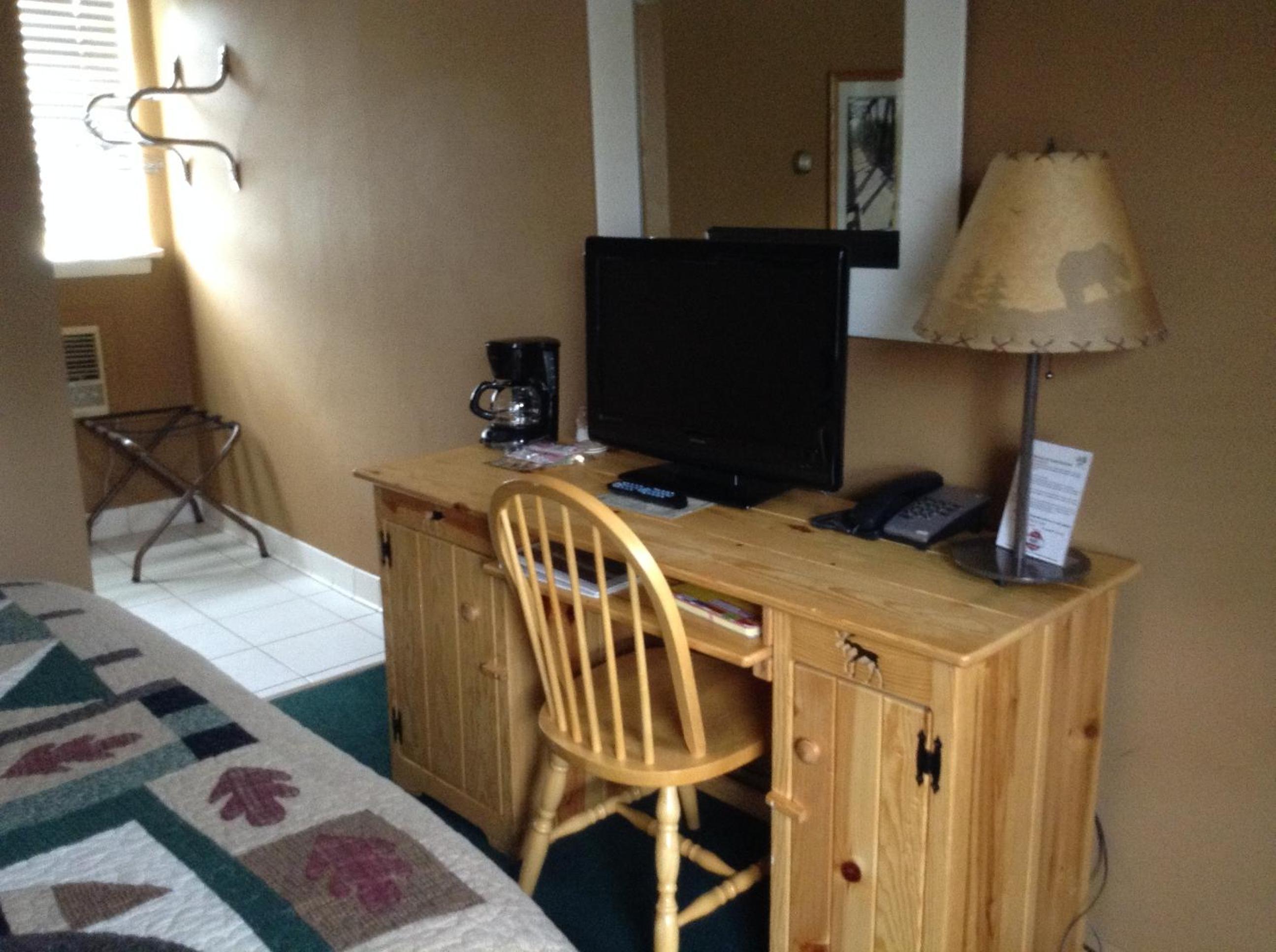 Queen Room photo 2