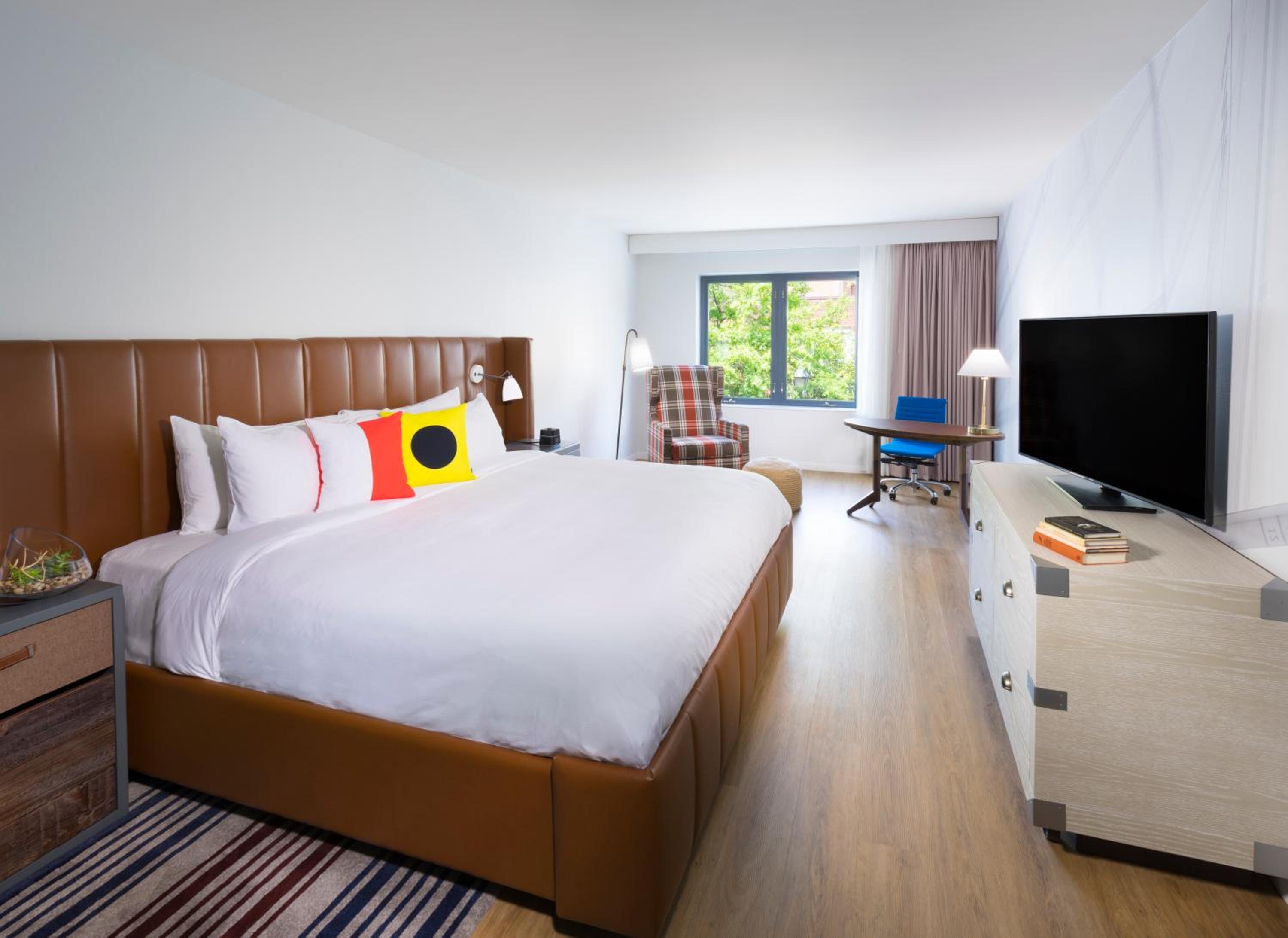 Premium King Room with Courtyard View