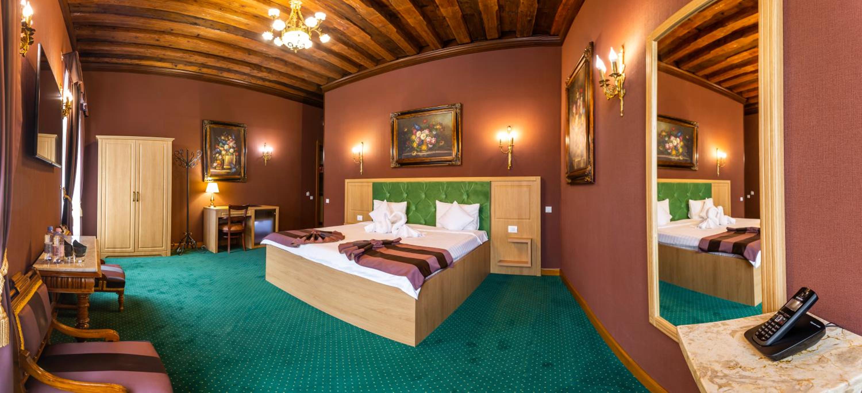 Deluxe King Room with view at Big Square