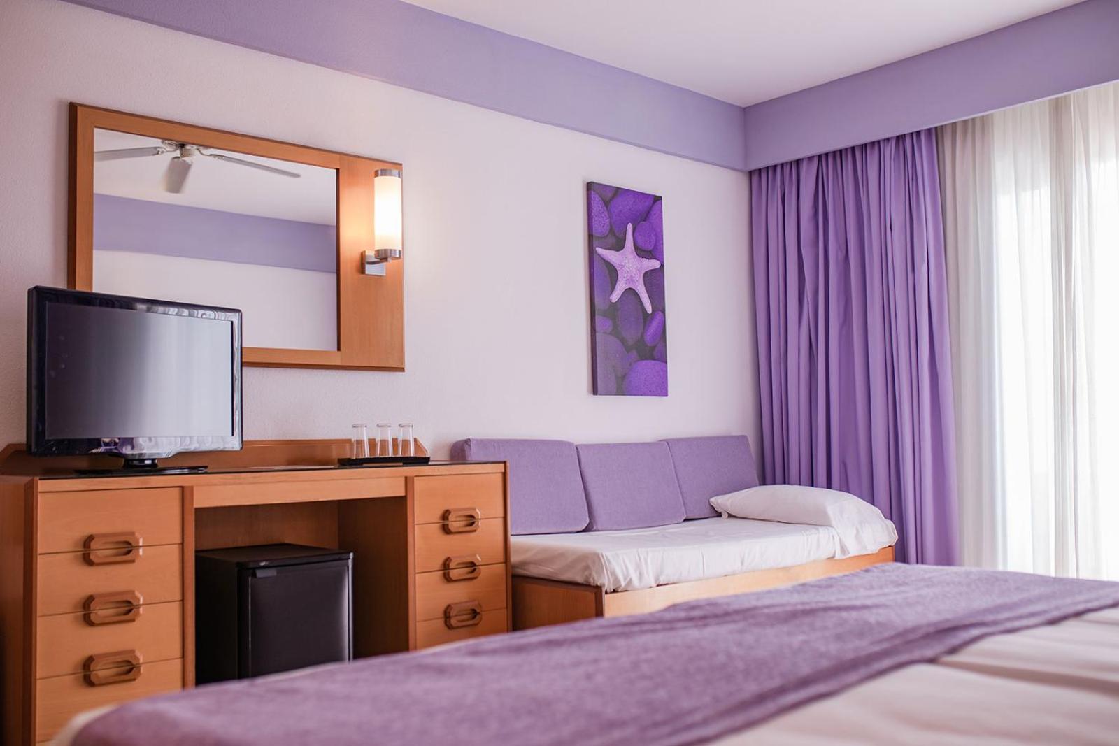 Triple Room with Balcony thumbnail 5
