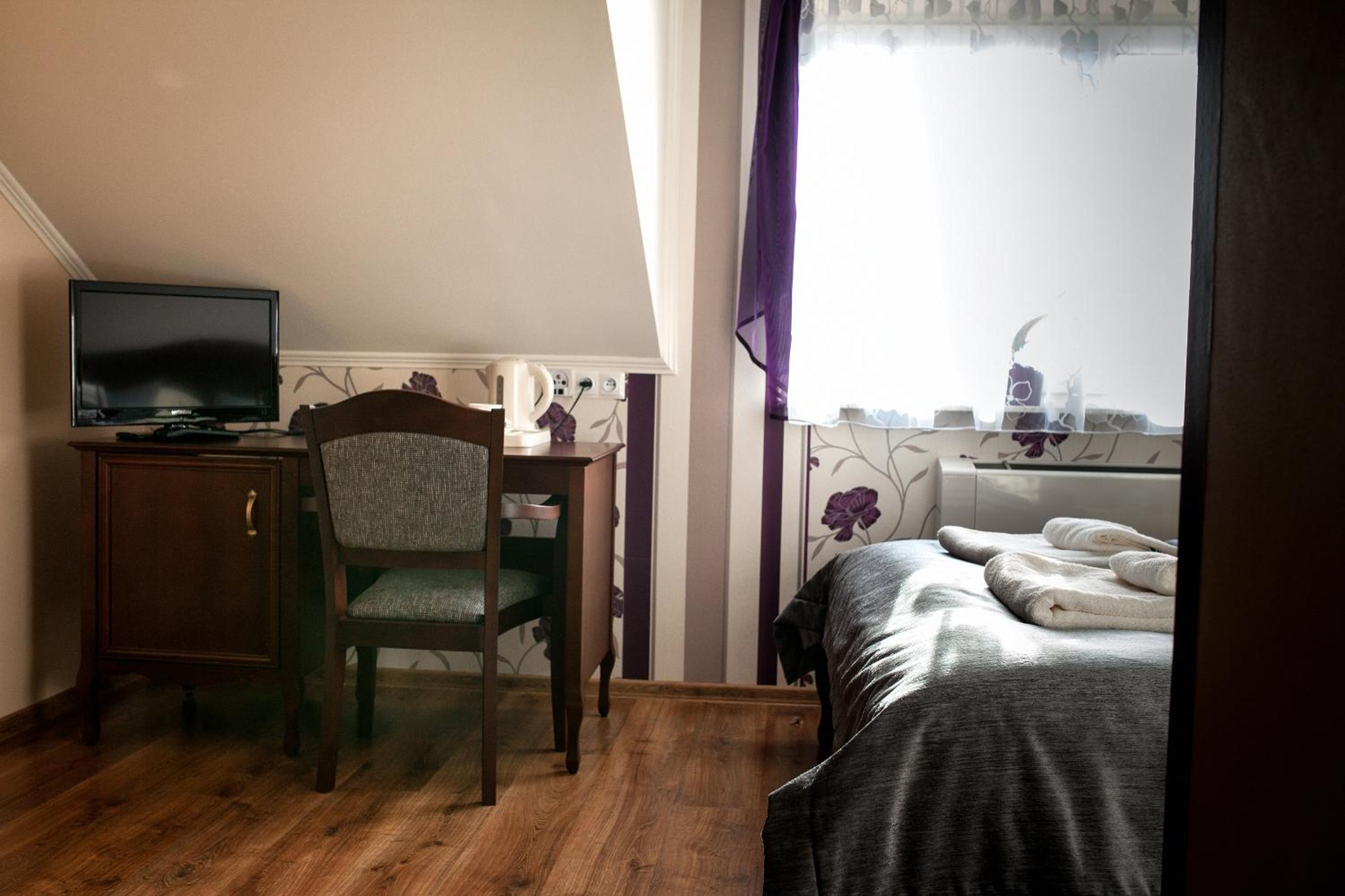 Double or Twin Room - Photo 3