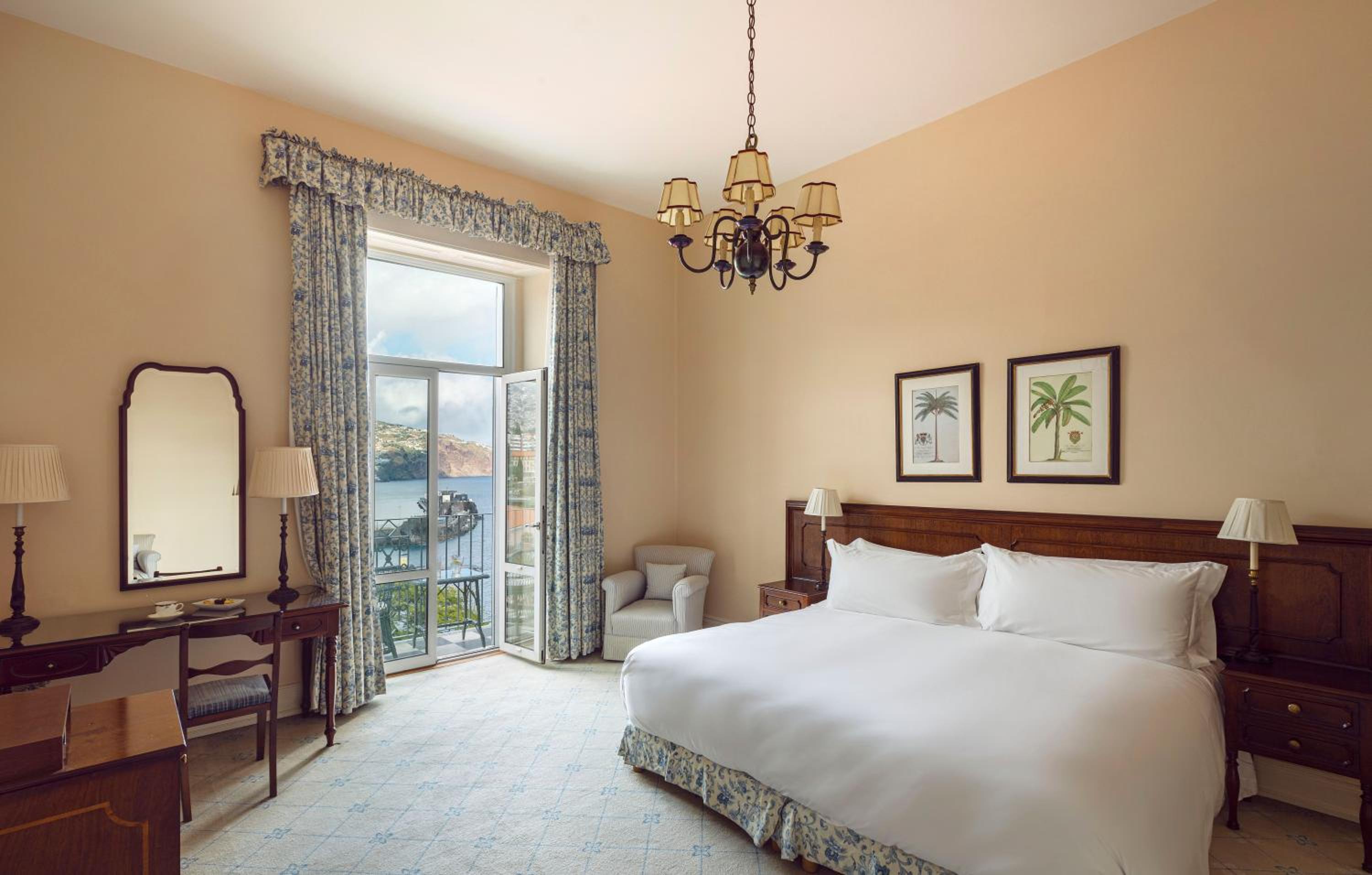 Deluxe Double Room with Sea View - Photo 9