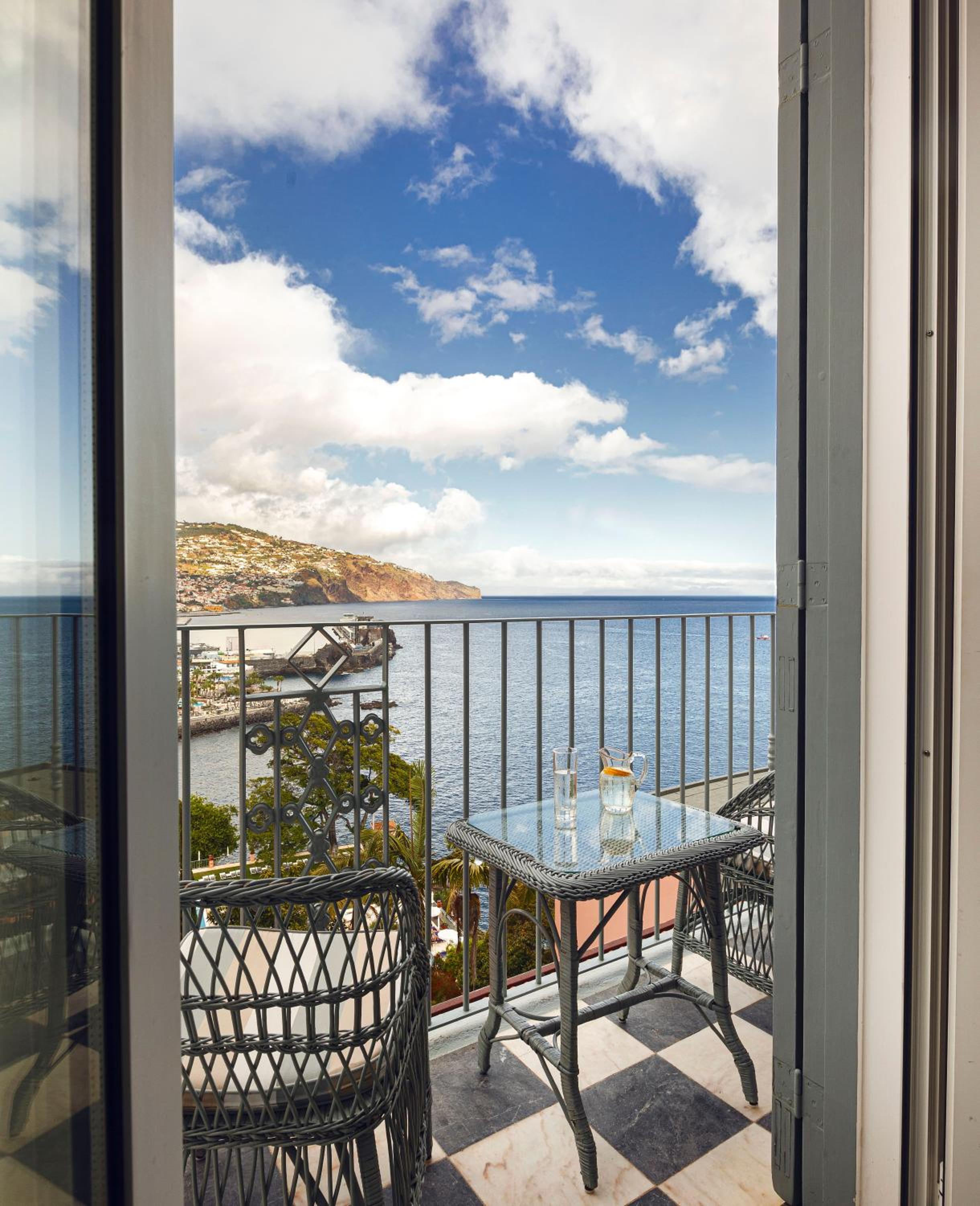 Deluxe Double Room with Sea View - Photo 8