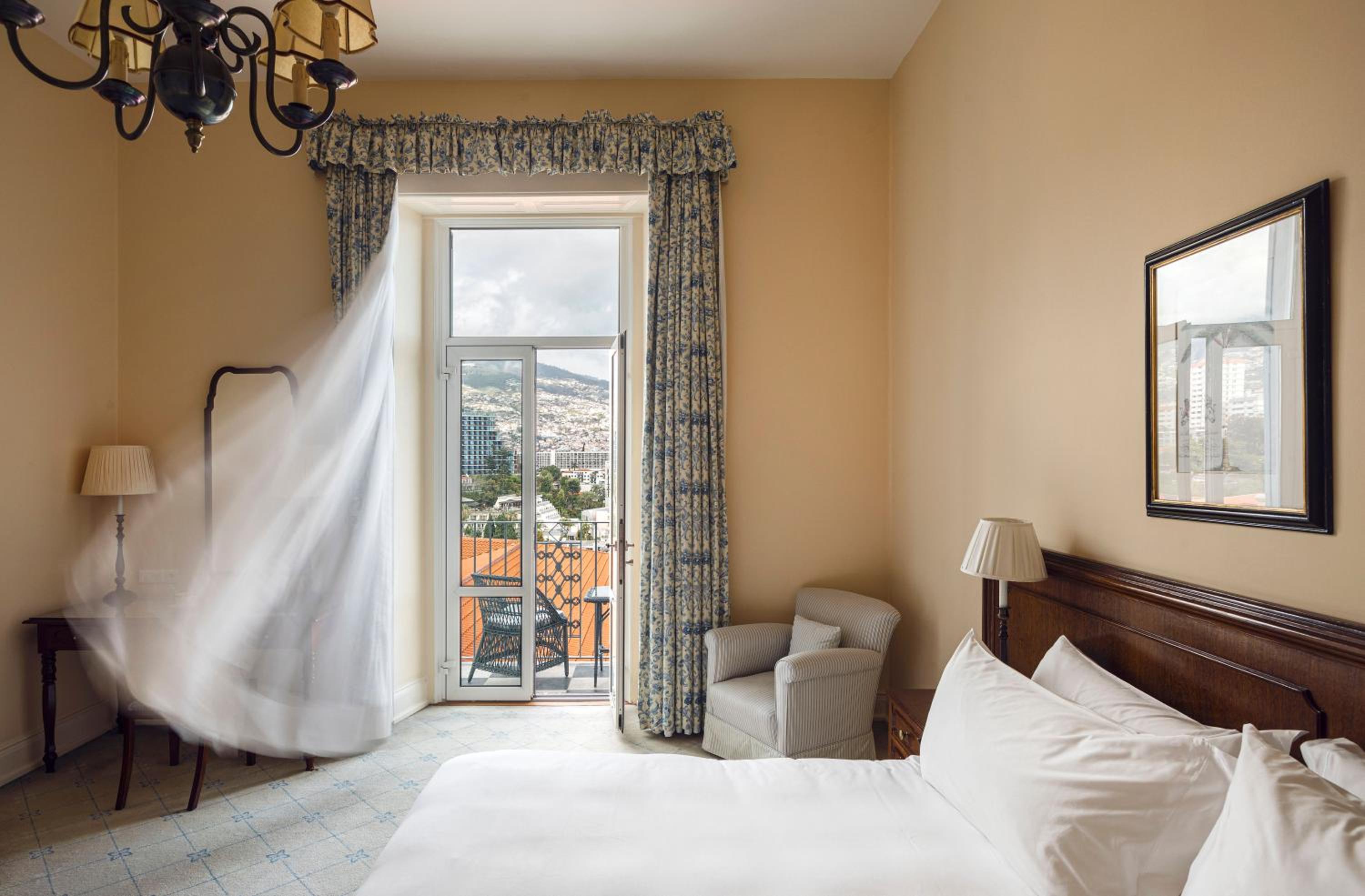 Deluxe Double Room with Sea View - Photo 4