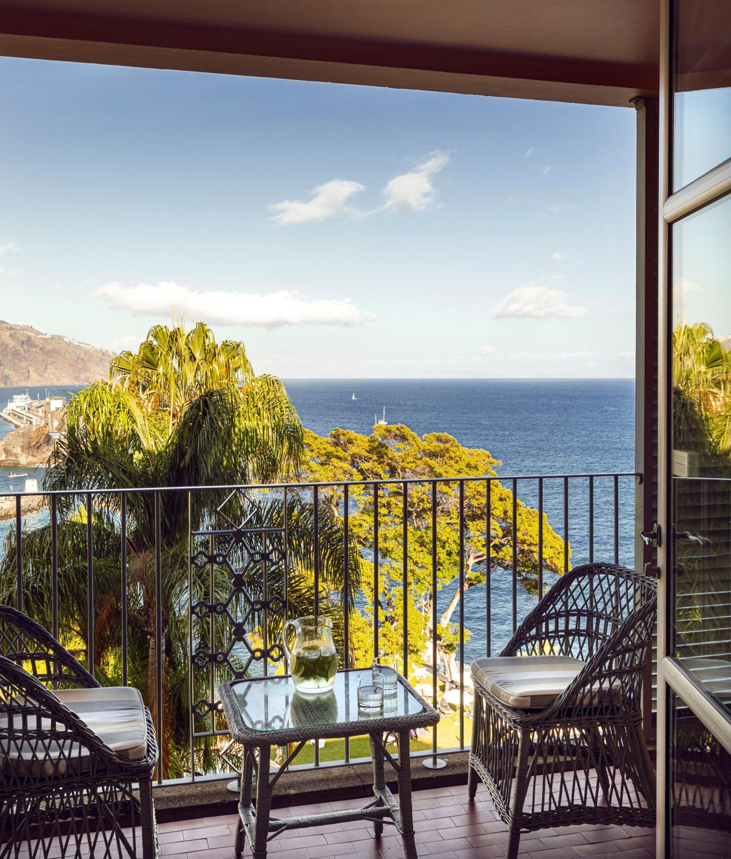 Deluxe Double Room with Sea View - Photo 2