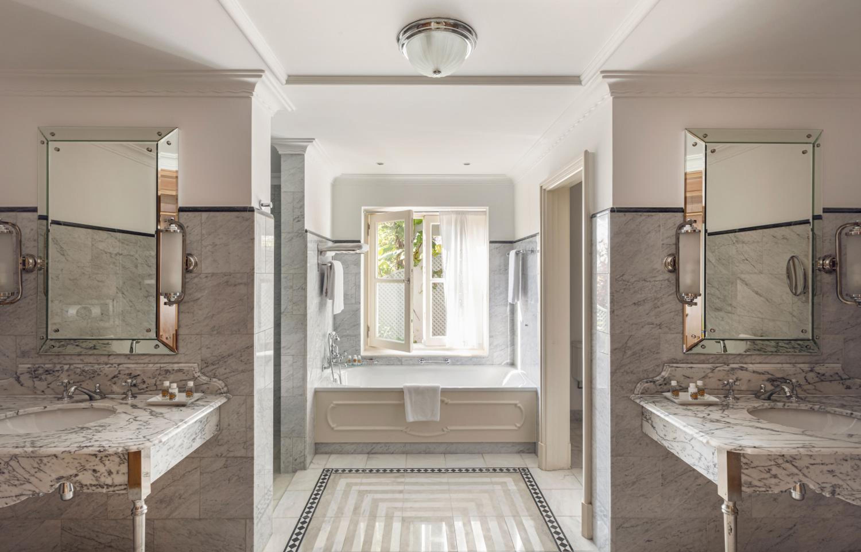 Deluxe Suite - Photo 10