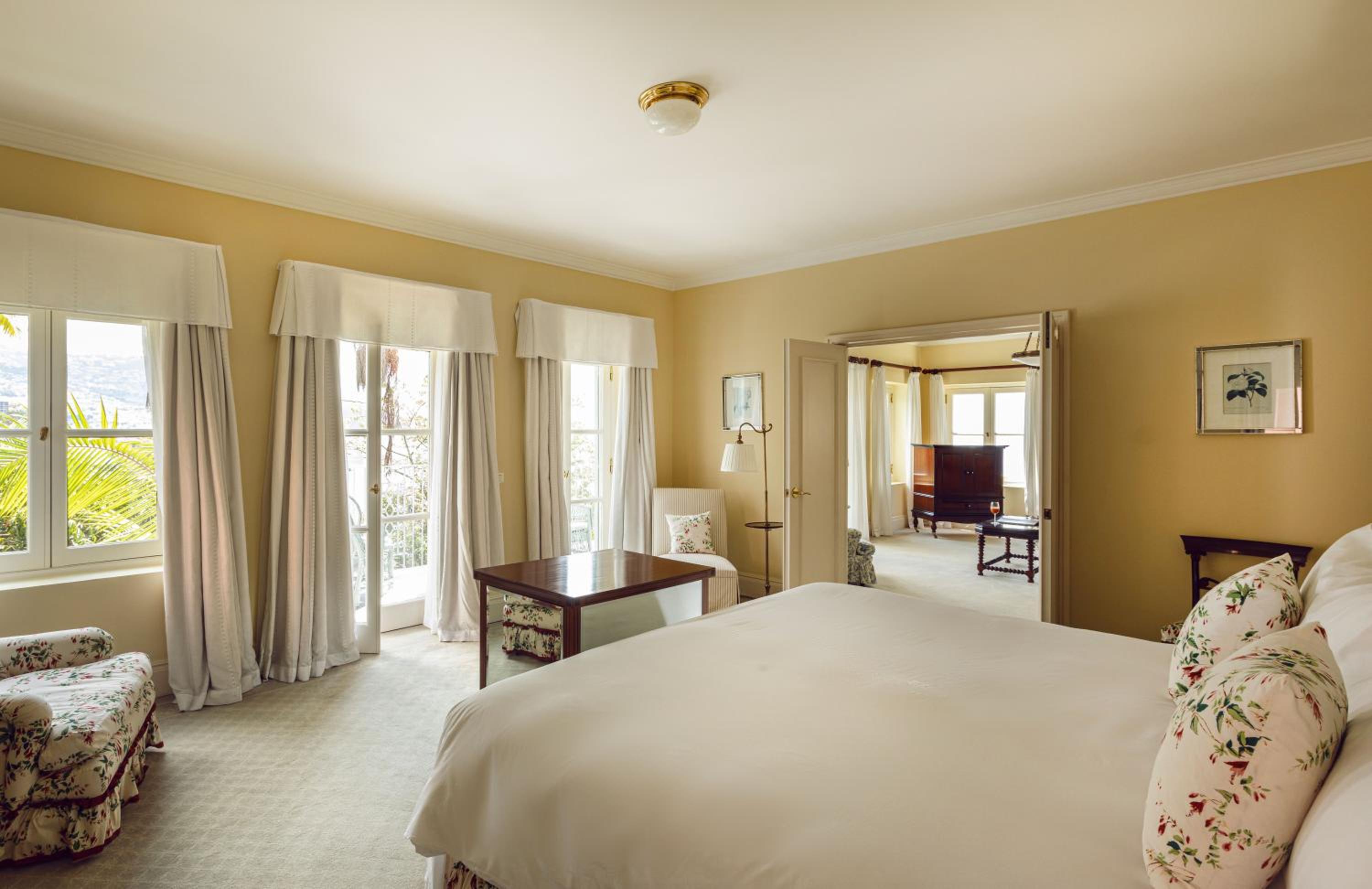 Deluxe Suite - Photo 8