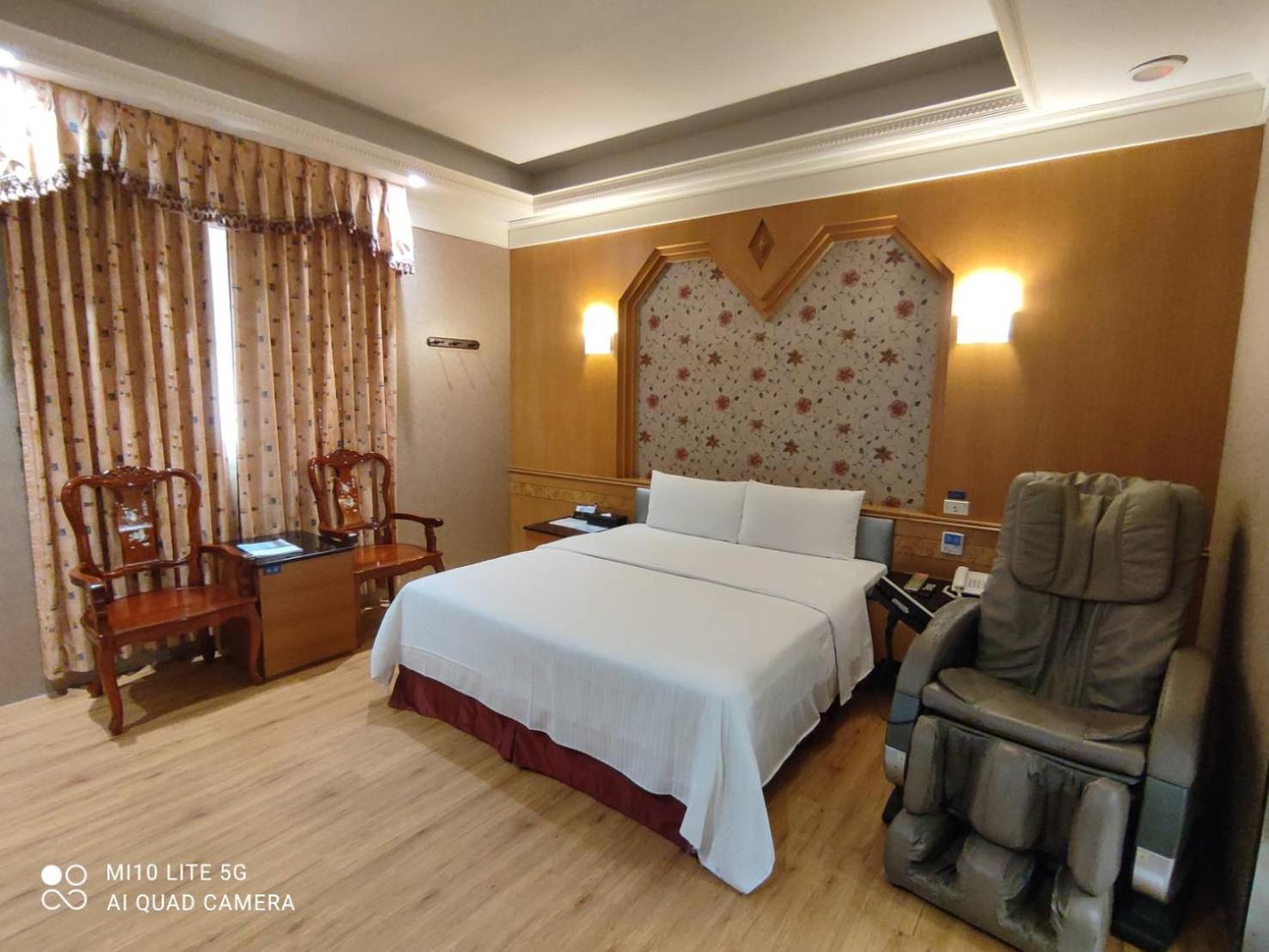 Queen Room with Spa Bath photo 3