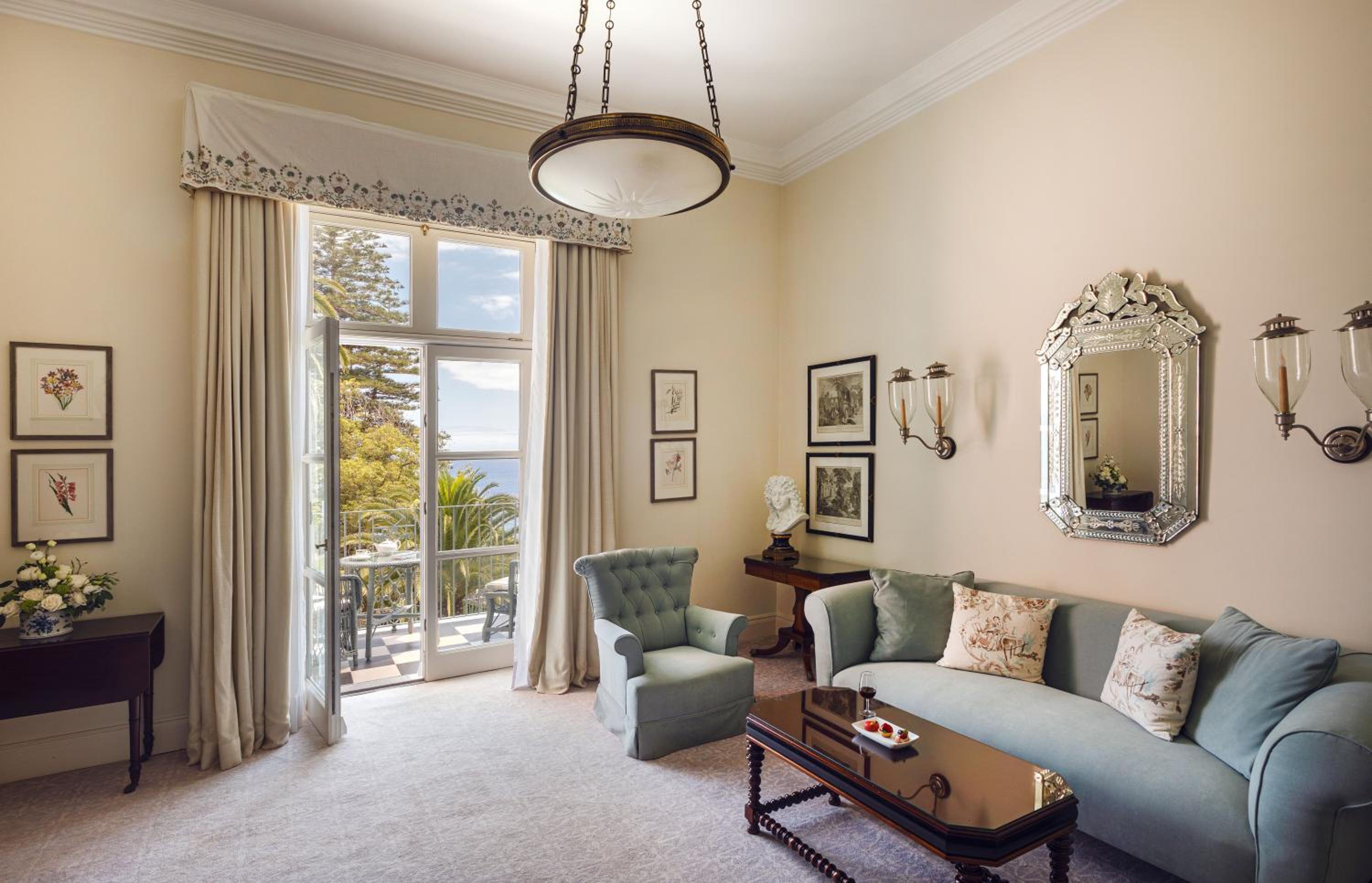 Superior Suite - Photo 8