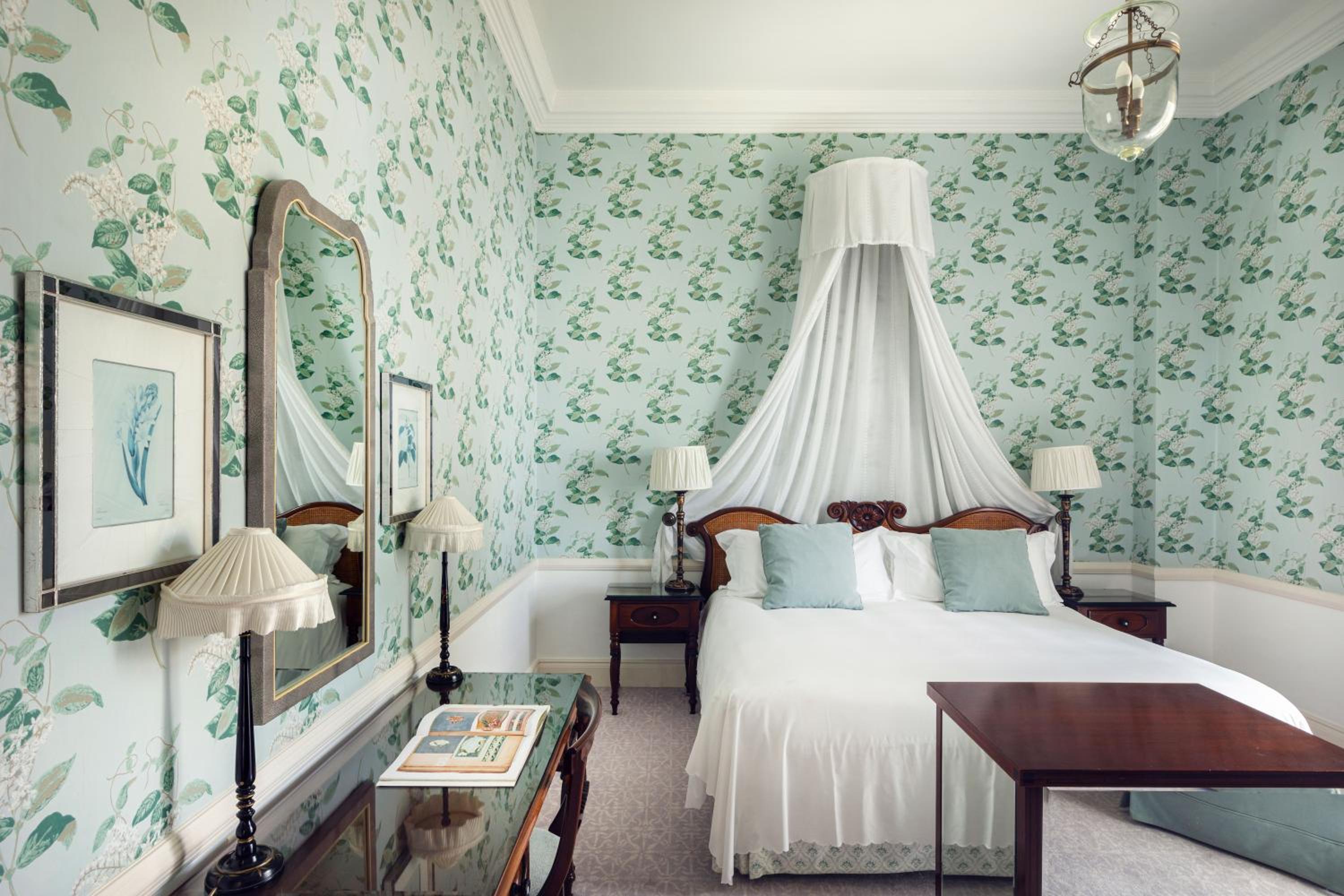 Superior Suite - Photo 10