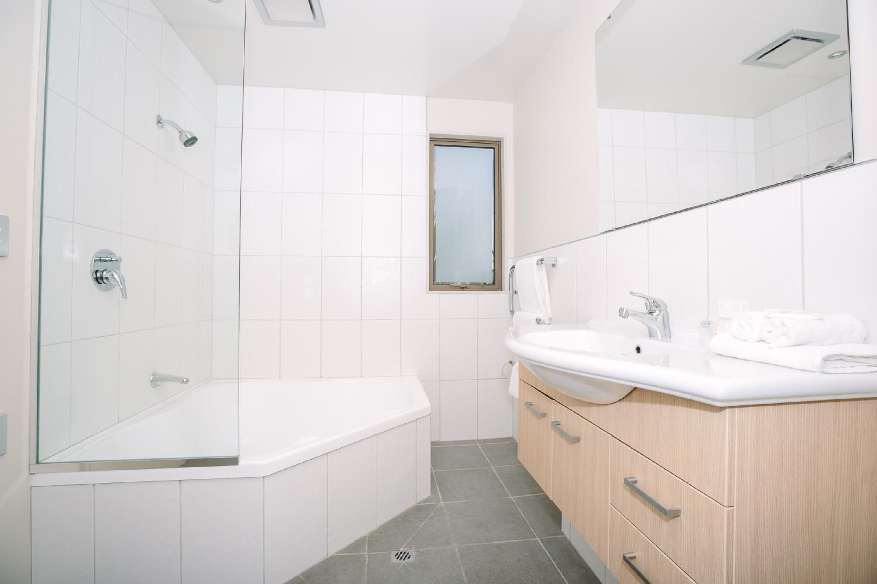 One-Bedroom Apartment - Photo 4