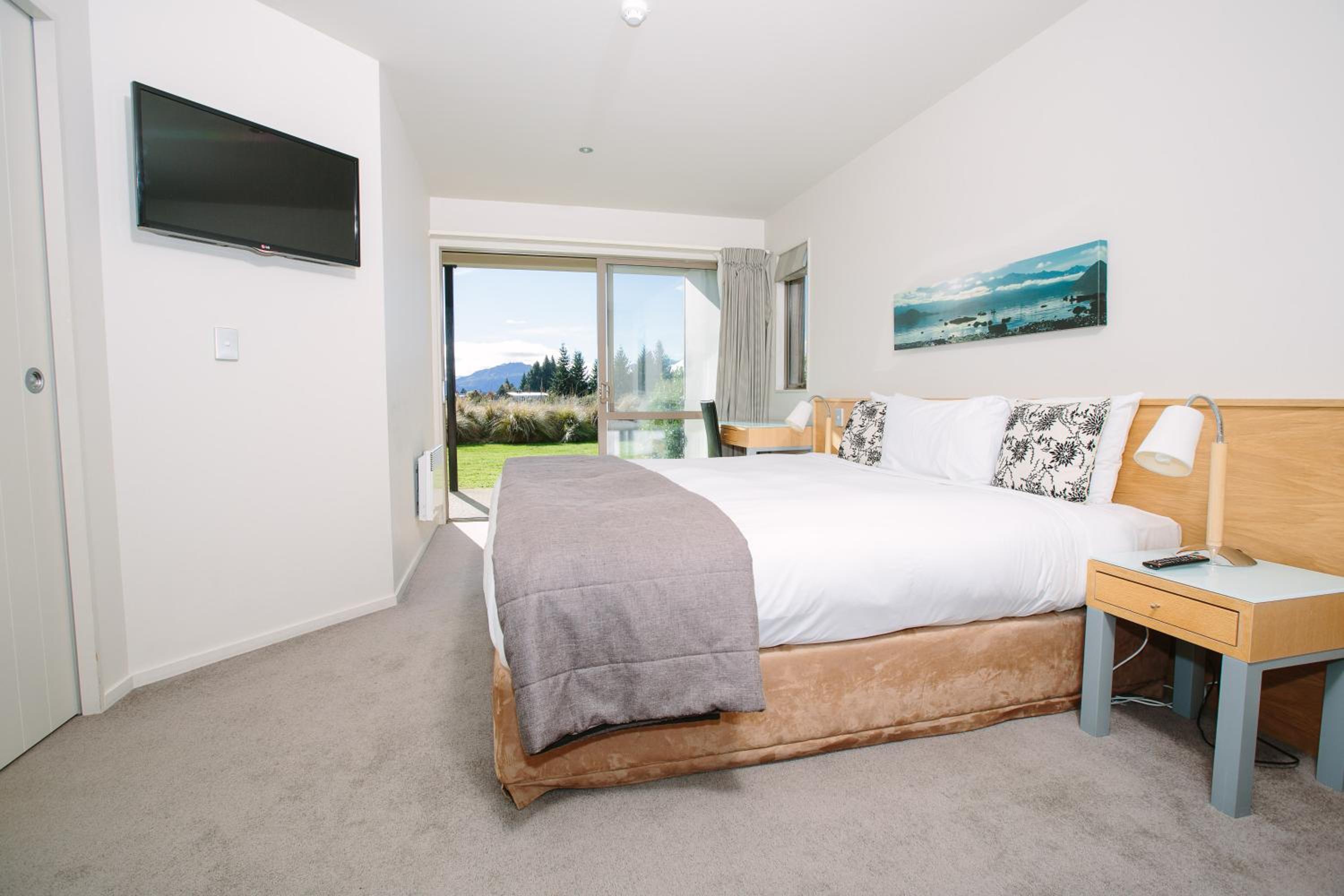 One-Bedroom Apartment - Photo 1