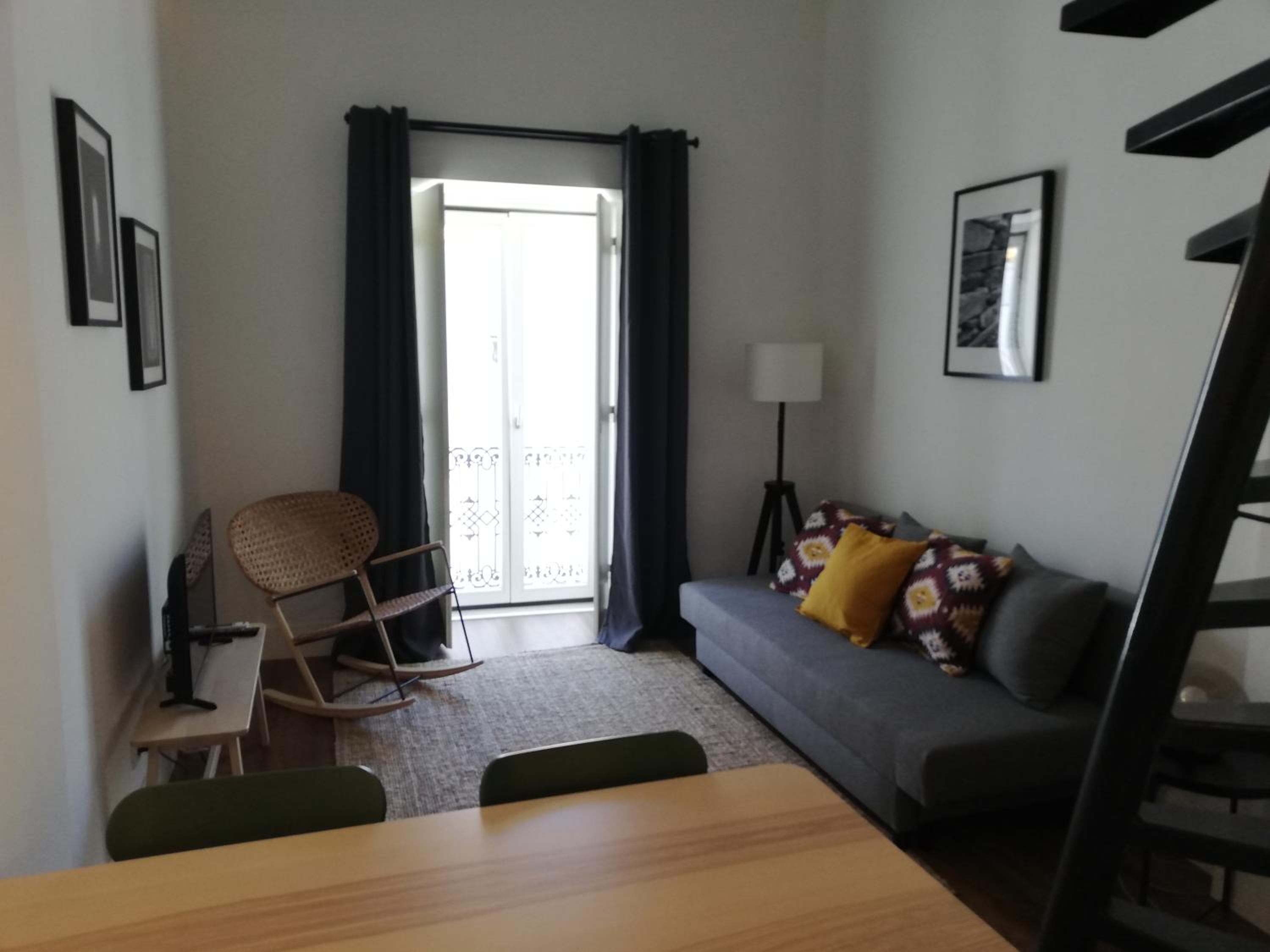 Two-Bedroom Apartment (1 Mezzanine)