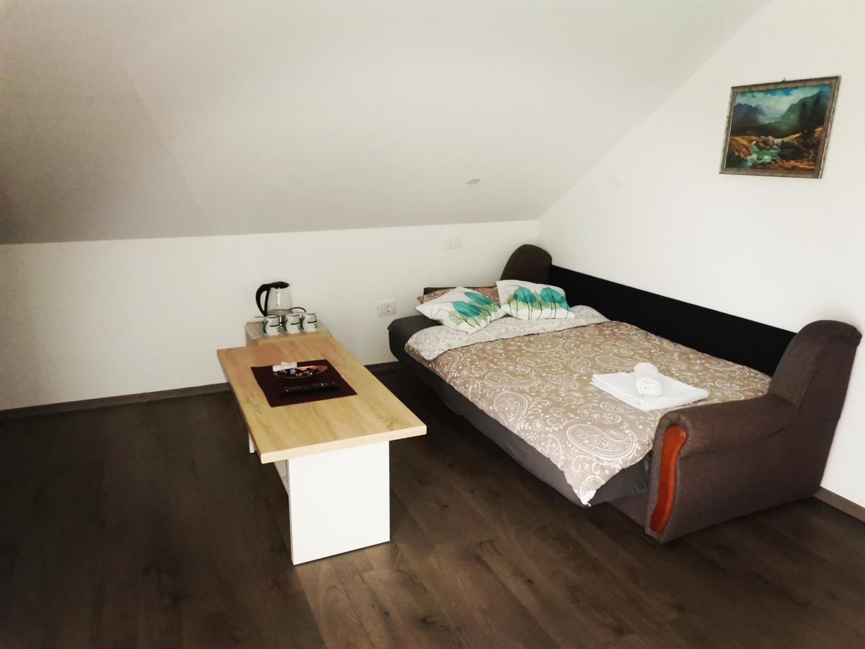 Twin Room - Photo 9