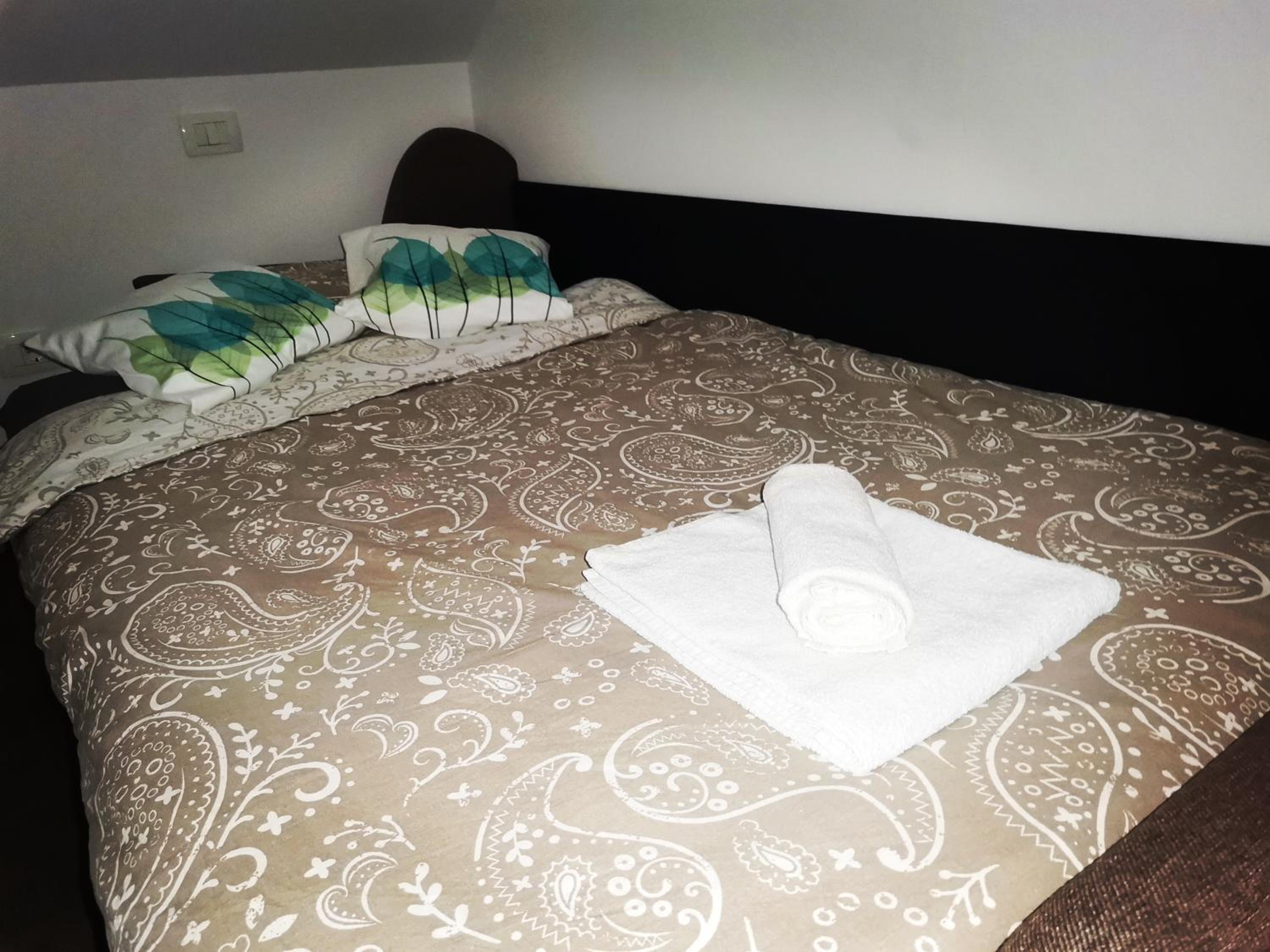 Twin Room - Photo 10