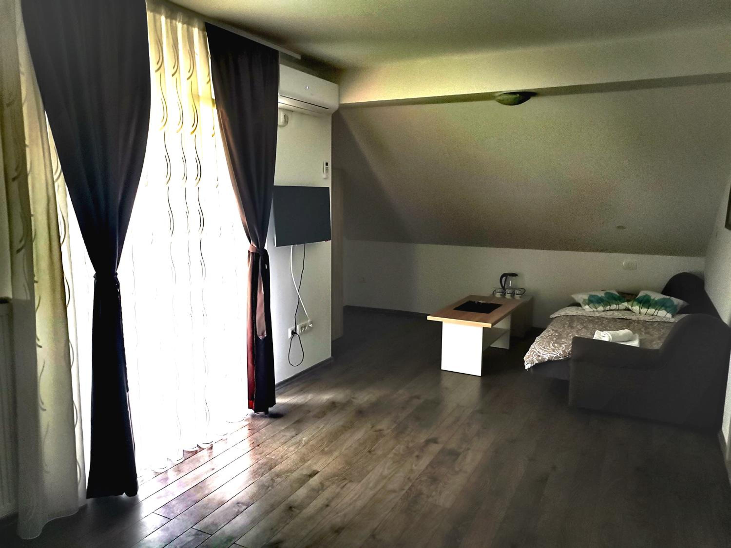 Twin Room - Photo 21