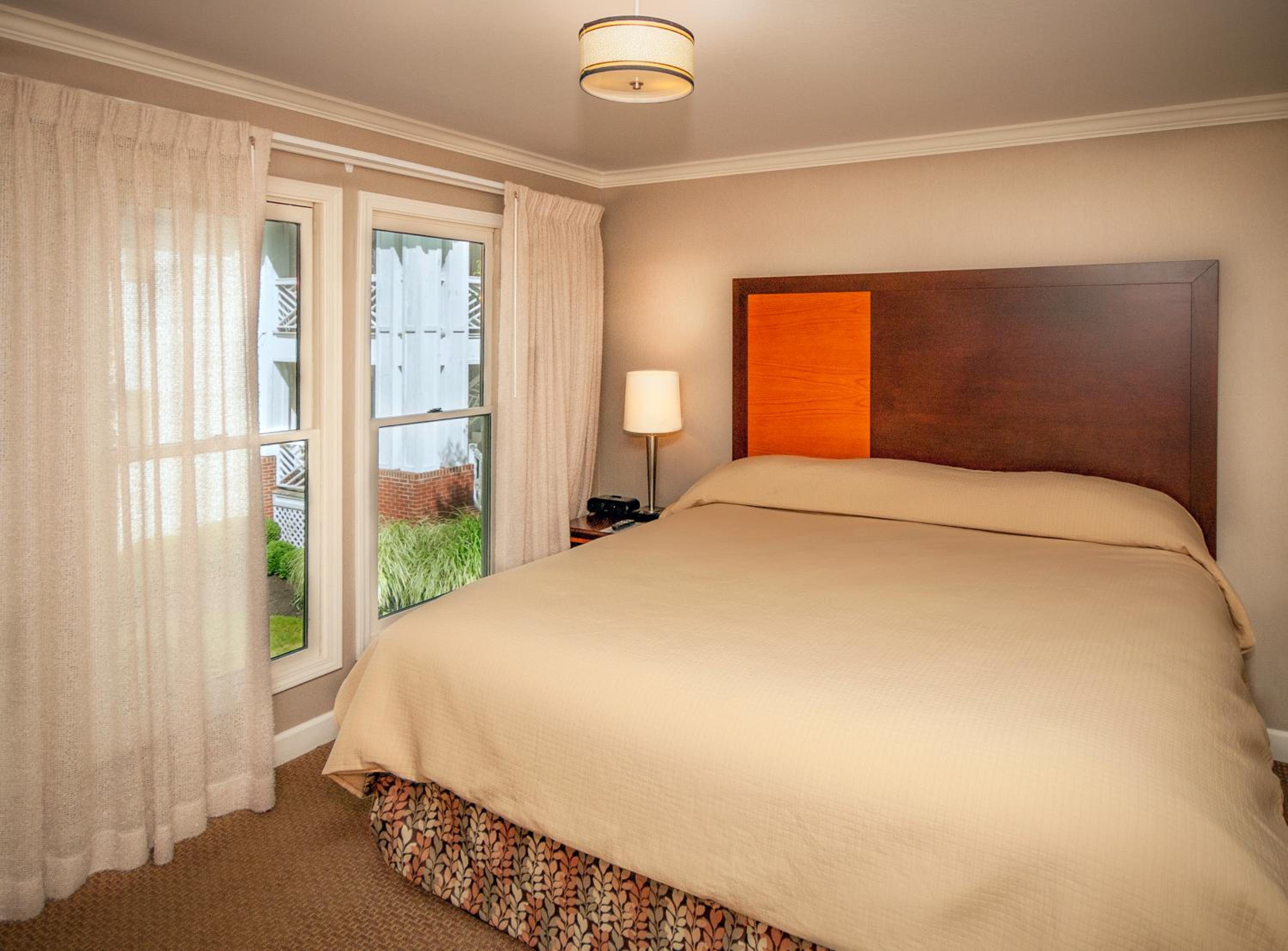 Executive Suite - Photo 2