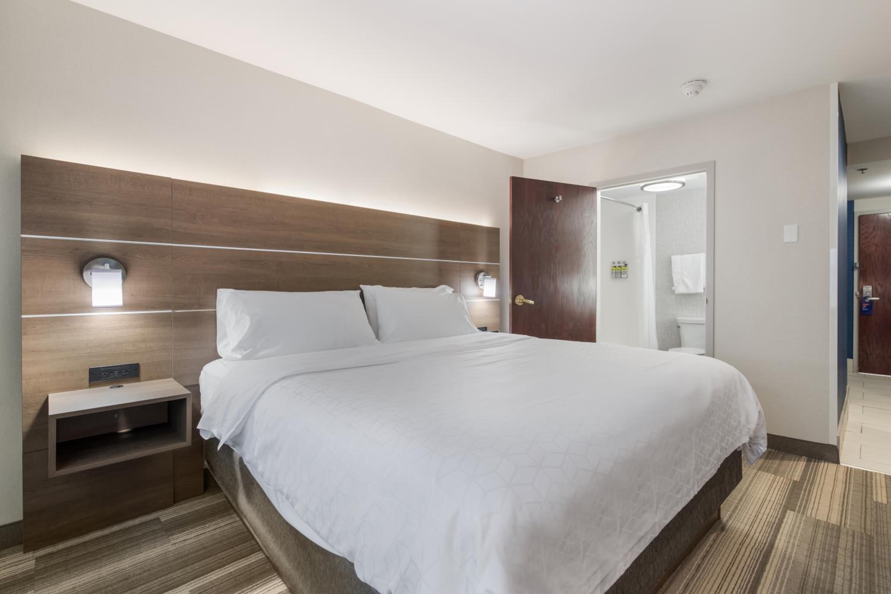 Standard King Room - Photo 2