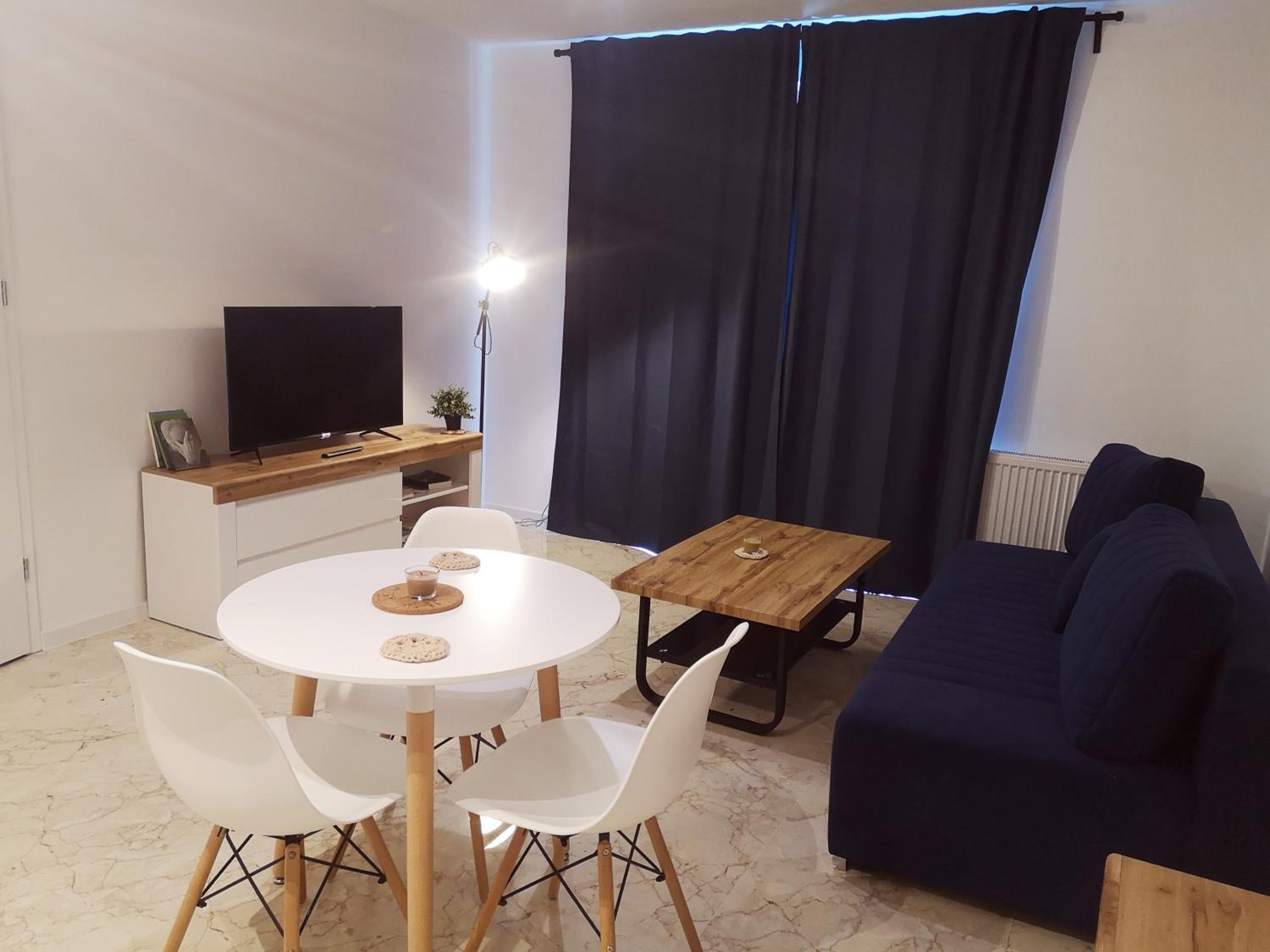One-Bedroom Apartment - Photo 8