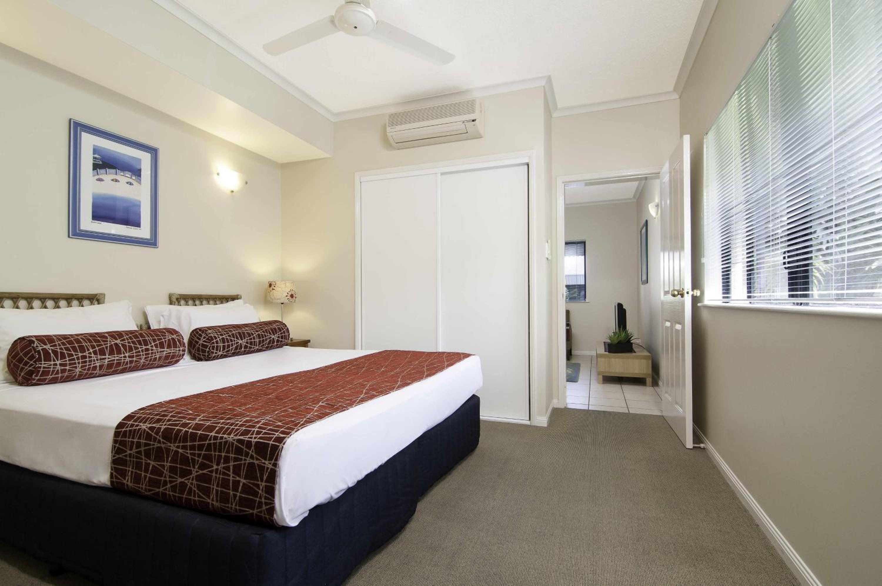 One-Bedroom Apartment - Photo 2