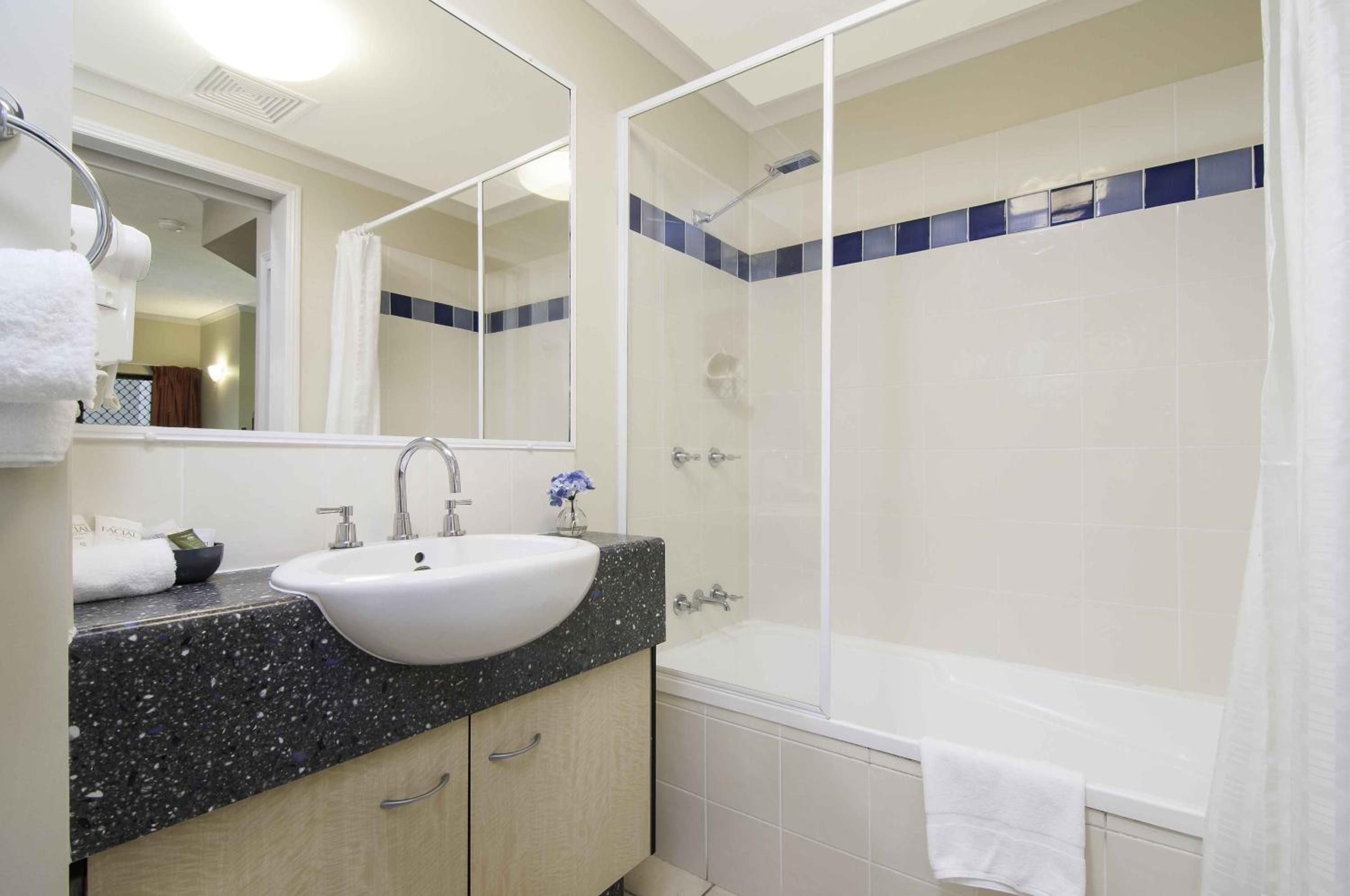 Studio Apartment - Photo 3