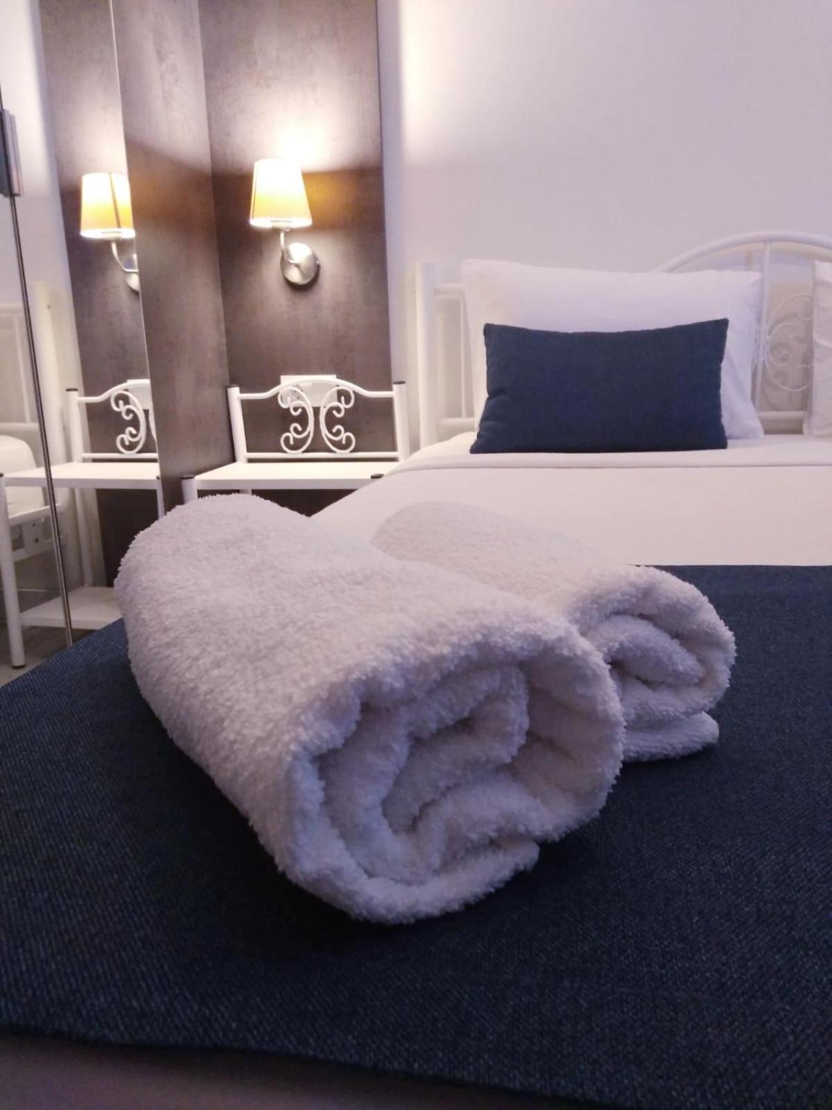 Standard Double Room - Photo 17