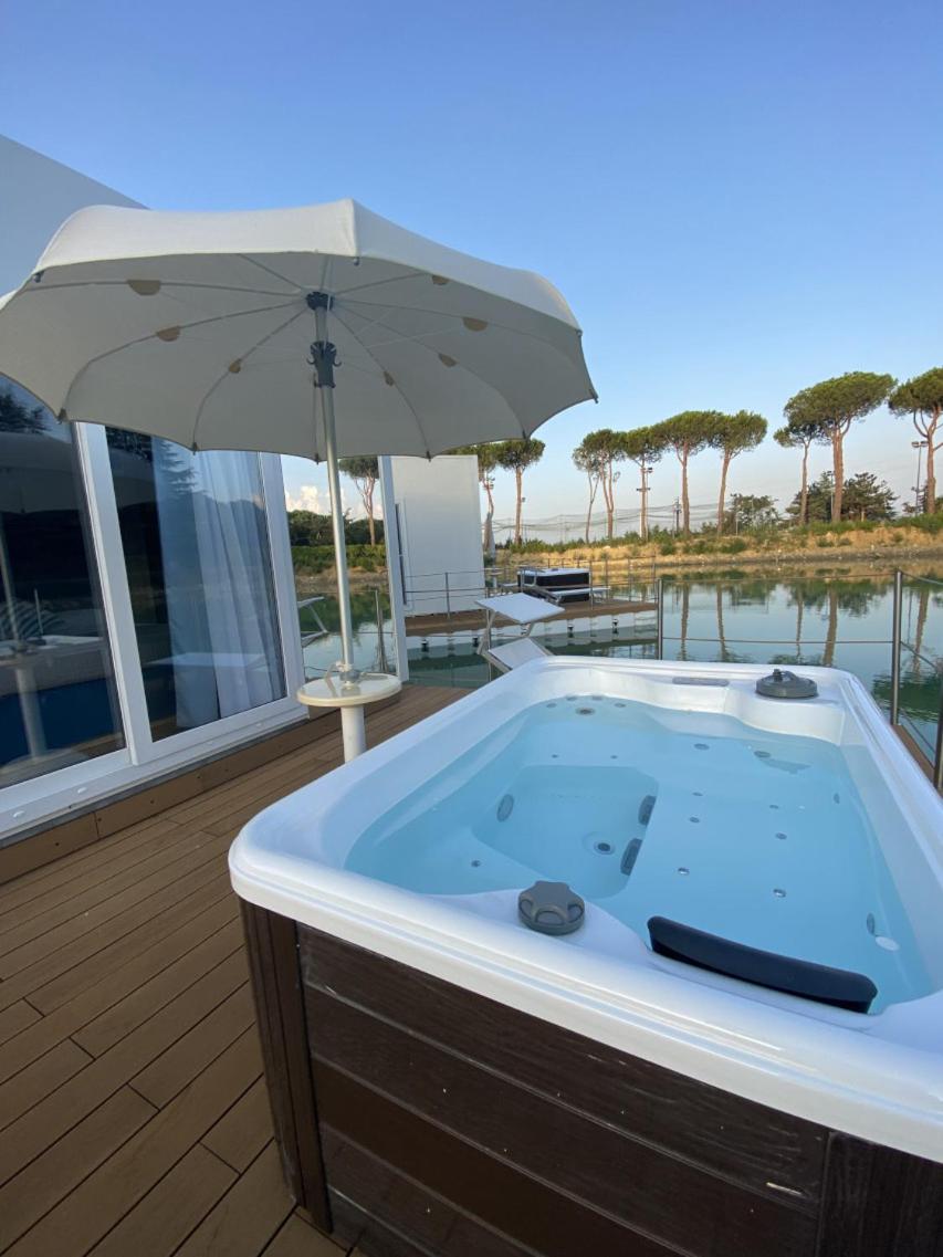 Floating Suite with Hot Tub - Photo 2