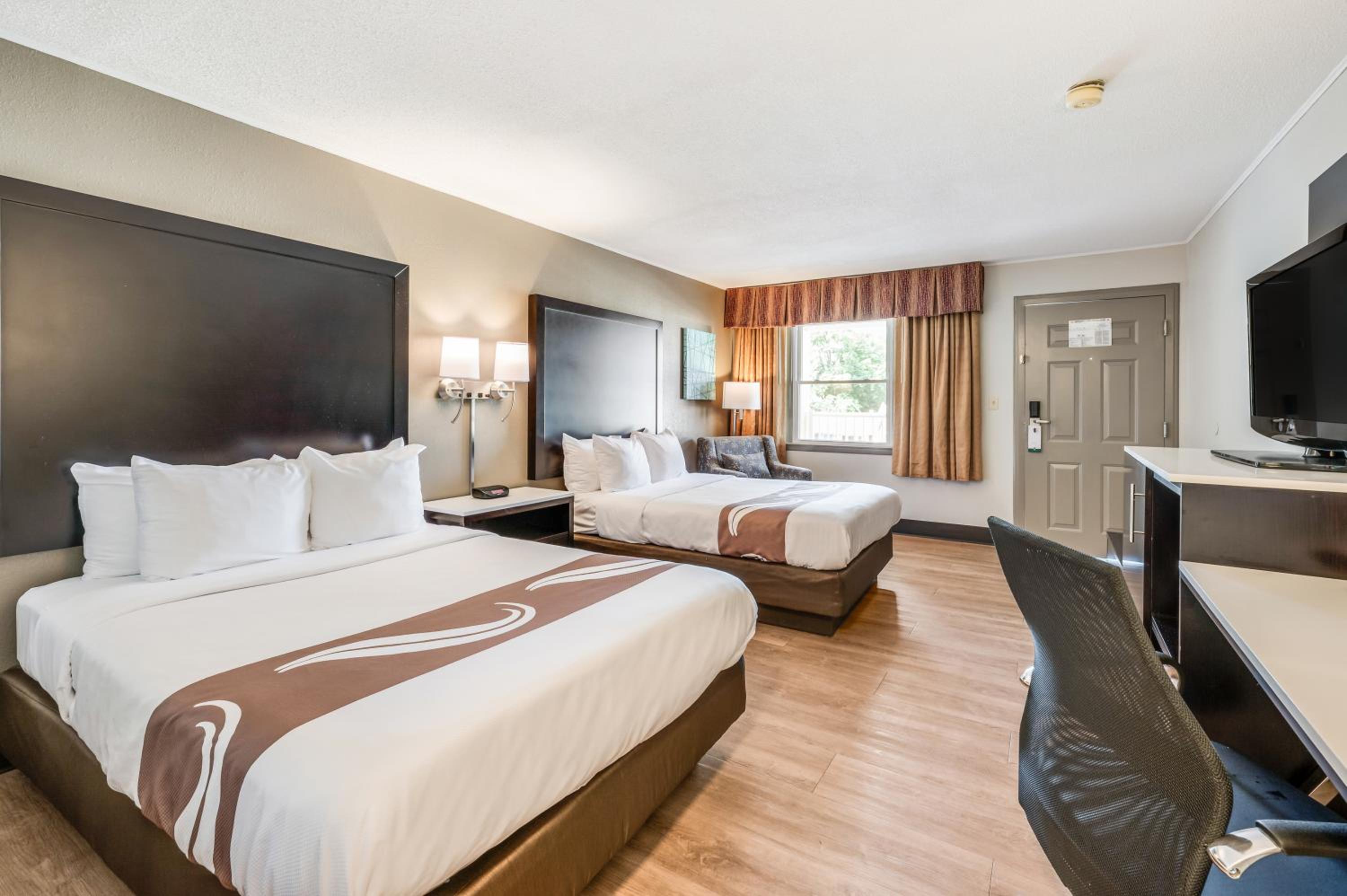 Standard Double Room with Two Double Beds - Non-Smoking - Photo 12