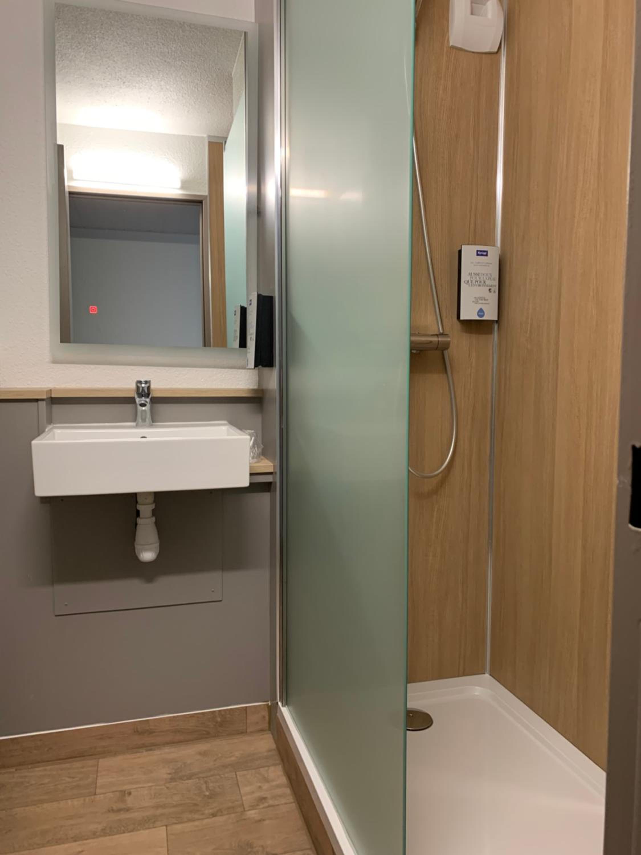 Twin Room - Photo 6