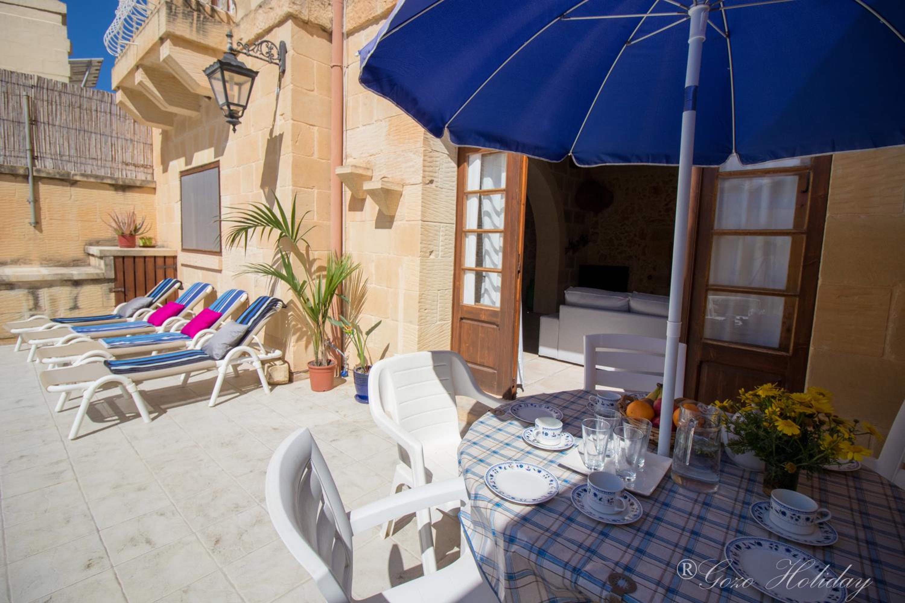 Double Room with Pool View and Balcony photo 2