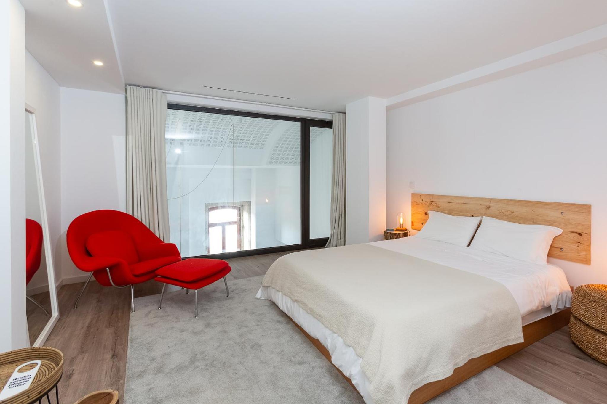 Suite with inside View - Photo 8