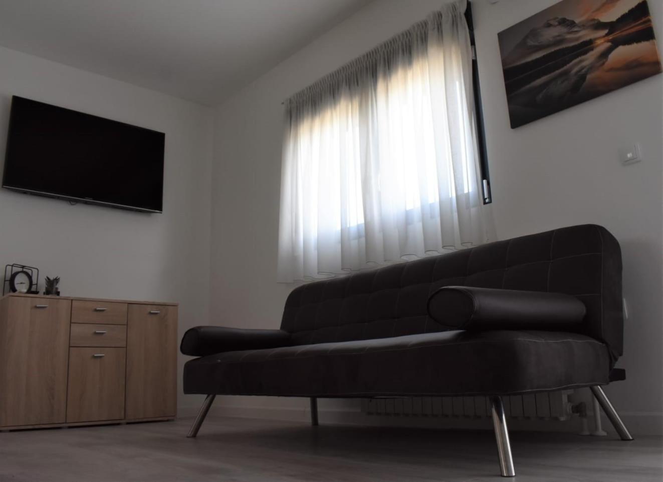 Studio with Balcony - Photo 26