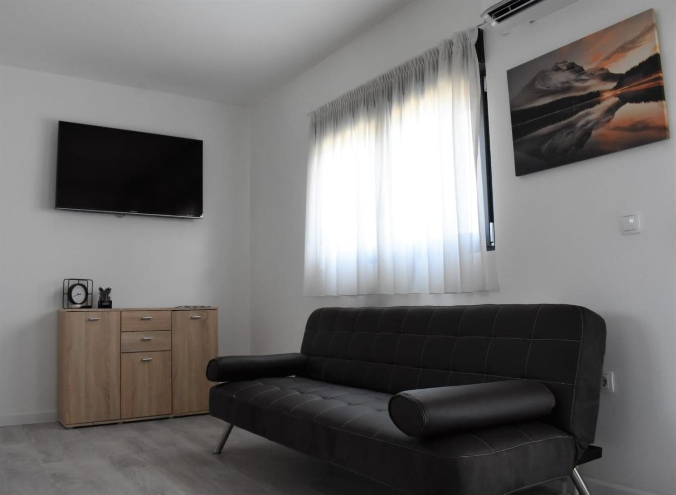 Studio with Balcony - Photo 27