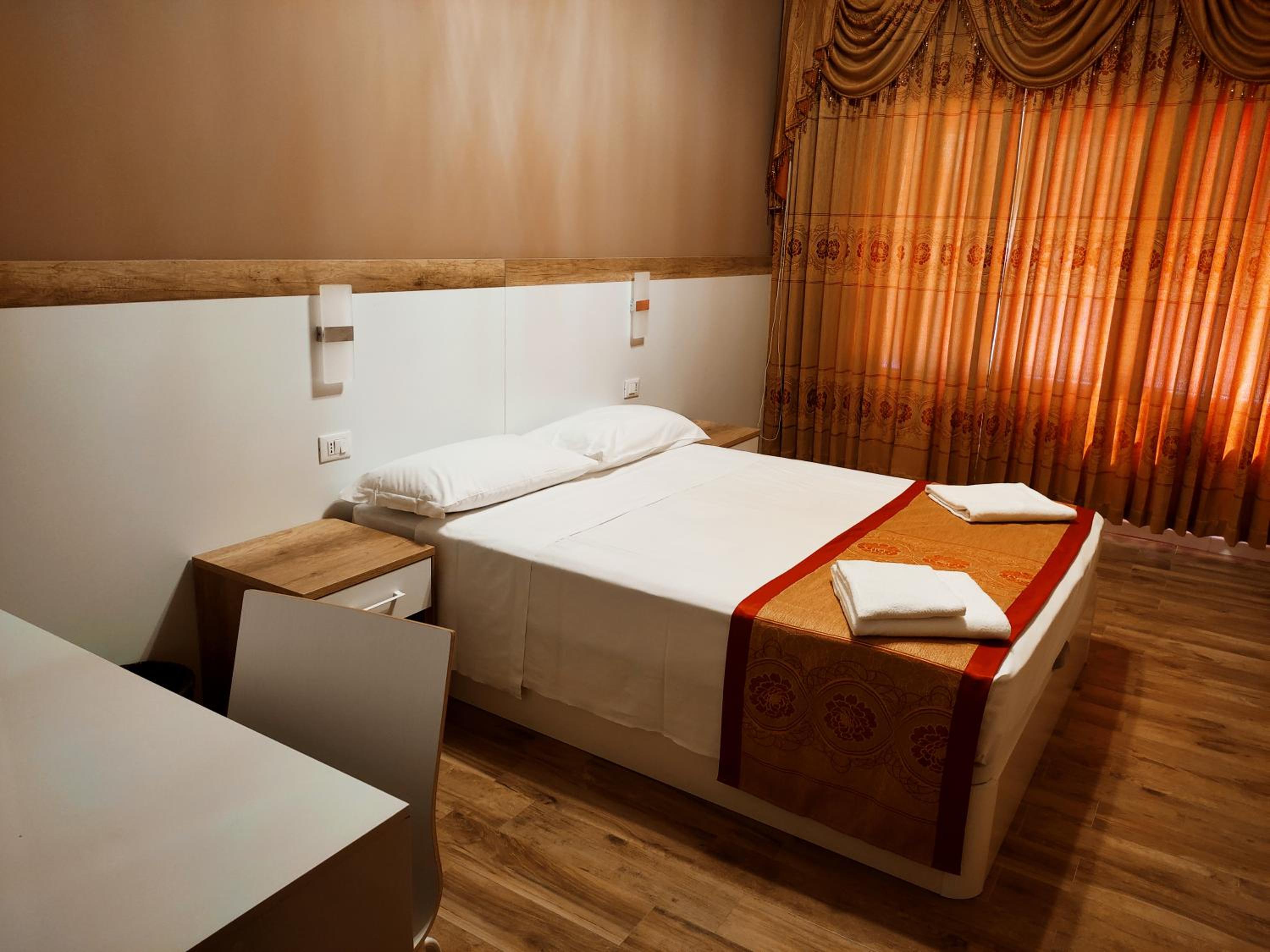 Double Room with Private Bathroom - Photo 1